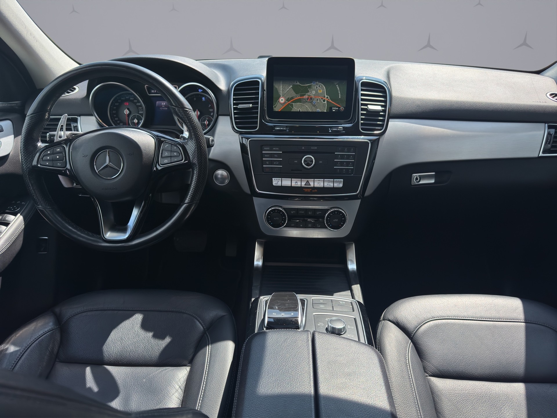 MERCEDES-BENZ GLE 400 Executive AMG Line-image-13