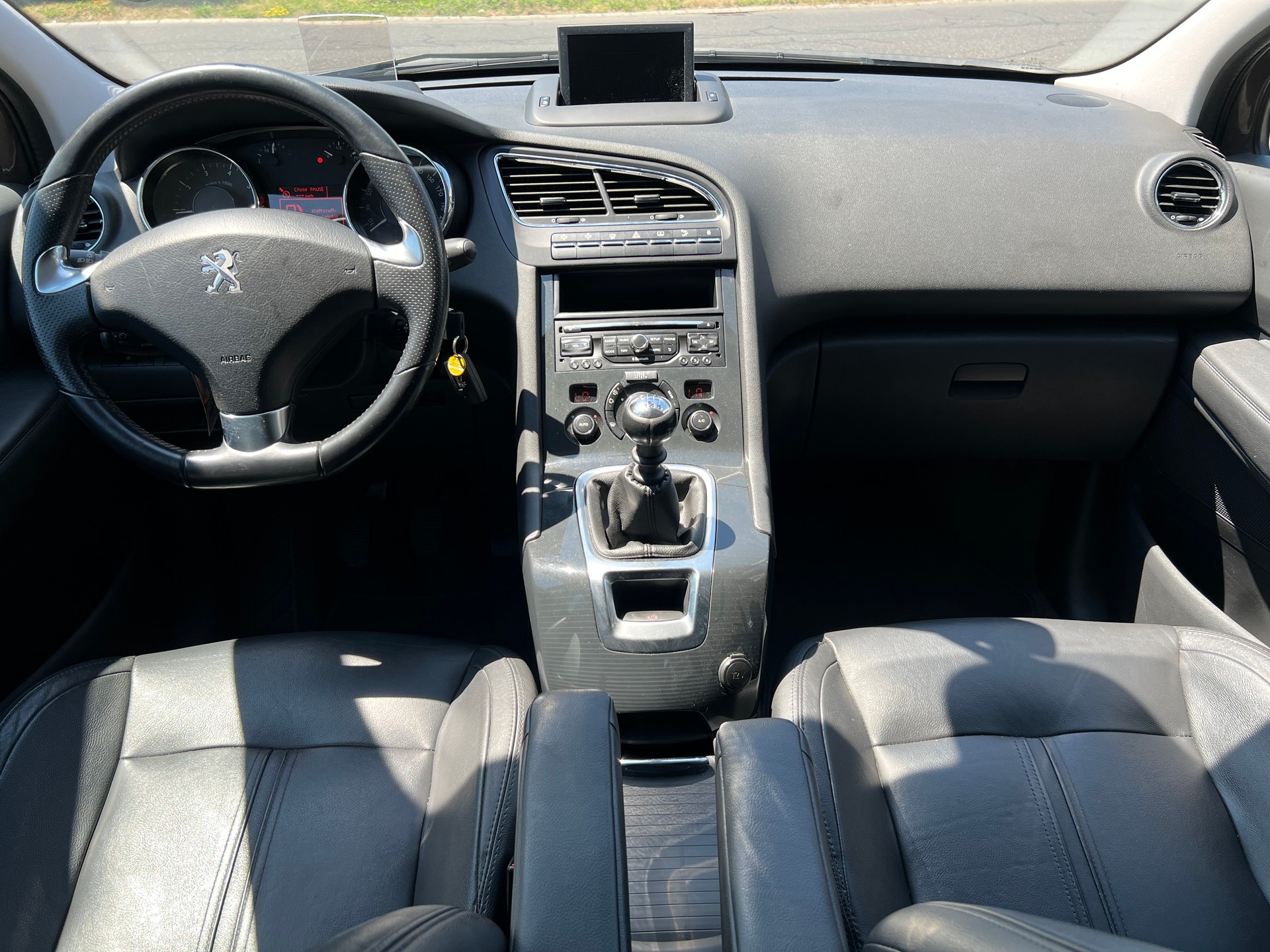 PEUGEOT 5008 1.6 16V T Active-image-13