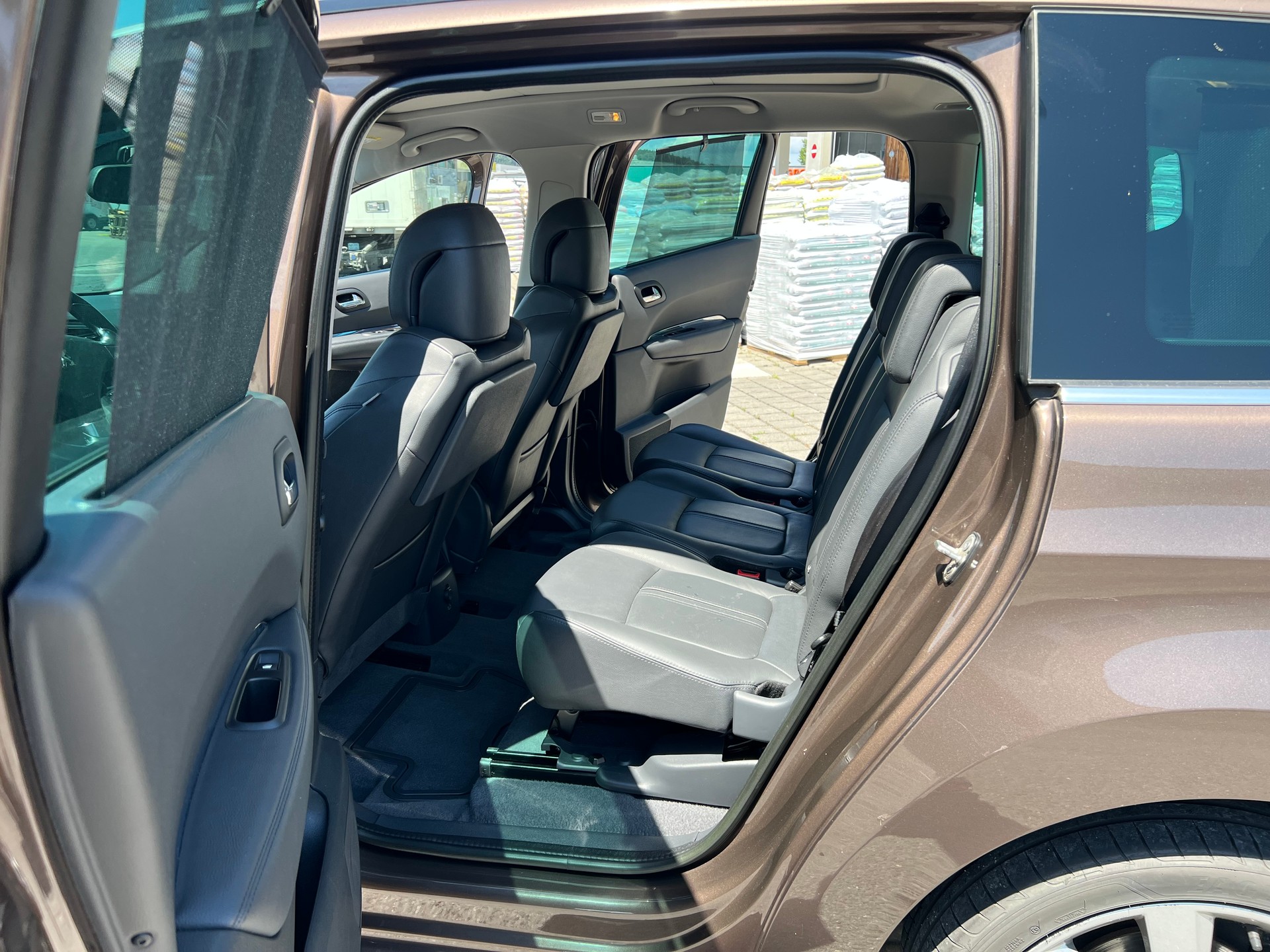 PEUGEOT 5008 1.6 16V T Active-image-9