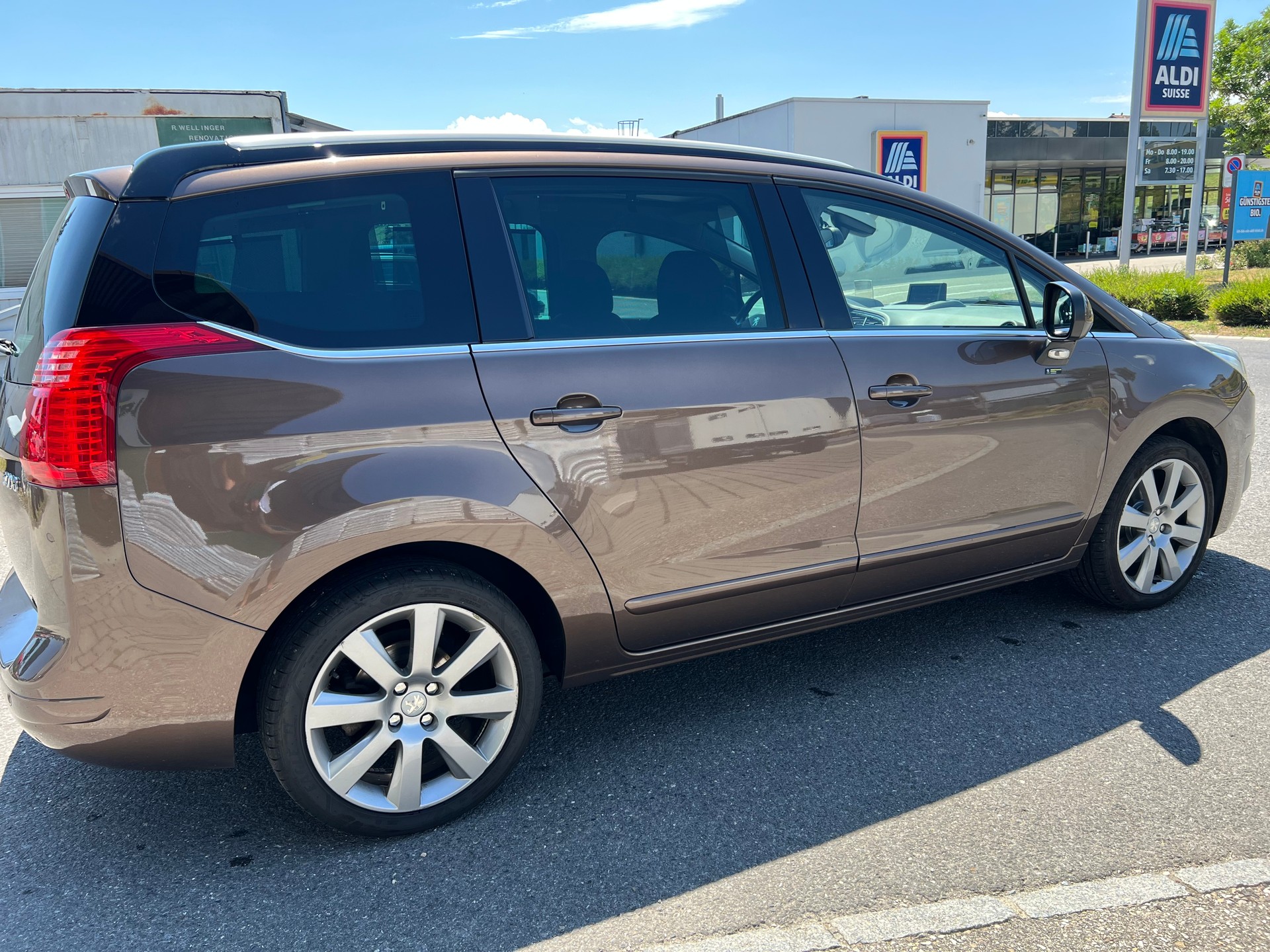 PEUGEOT 5008 1.6 16V T Active-image-4