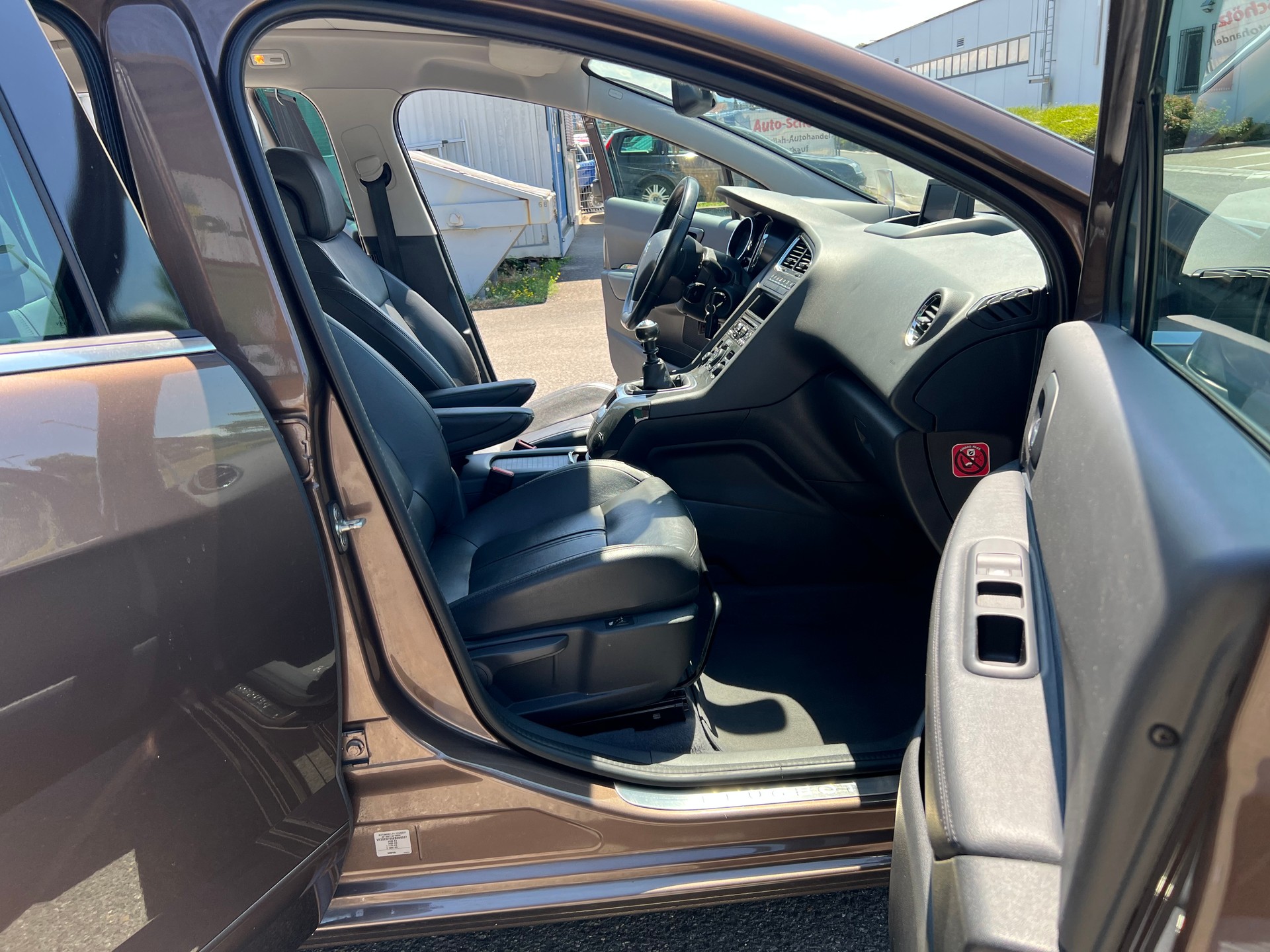 PEUGEOT 5008 1.6 16V T Active-image-8