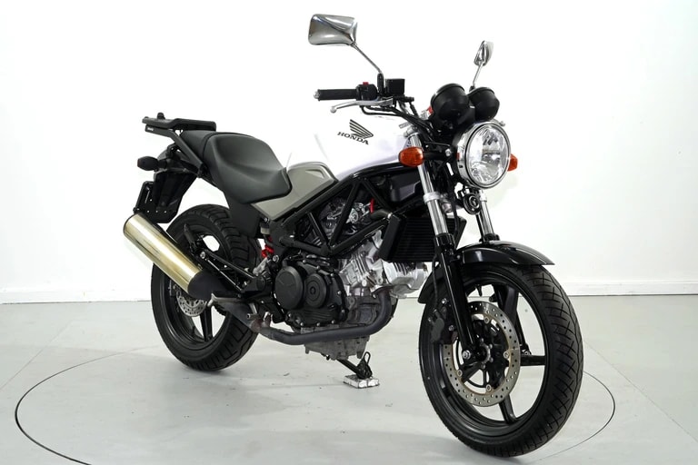 HONDA VTR 250-showroom-element-1