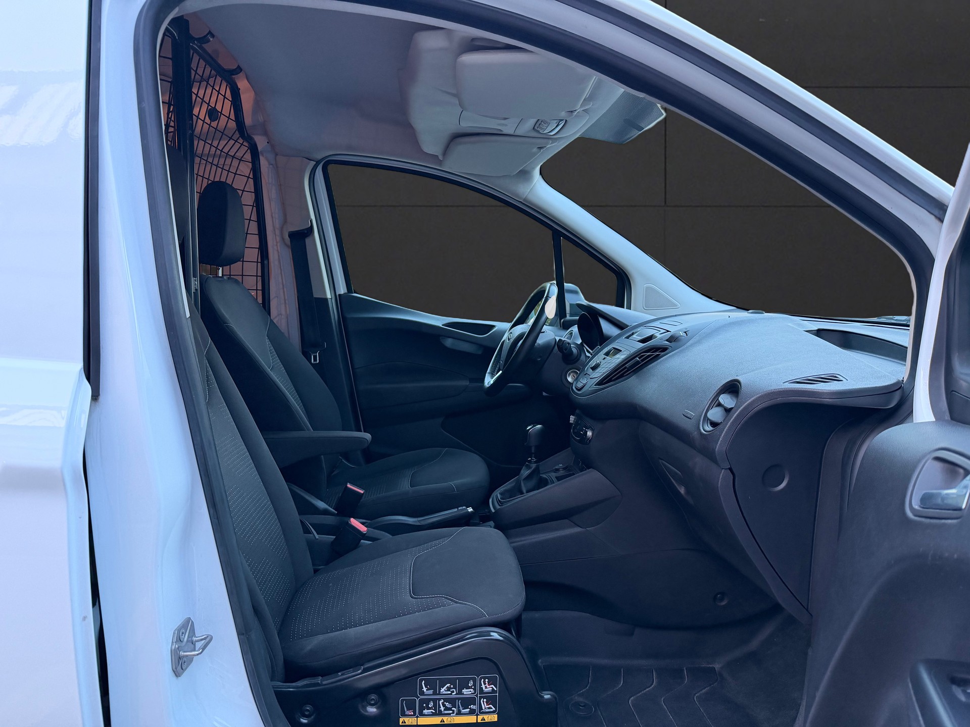 FORD Transit Courier Van 1.0 EcoBoost Basis-image-14