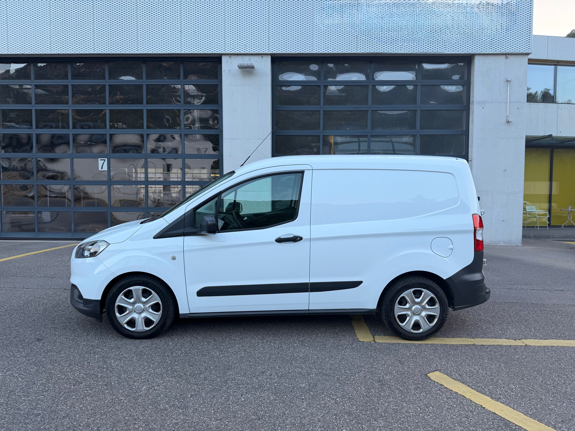 FORD Transit Courier Van 1.0 EcoBoost Basis-showroom-element-1