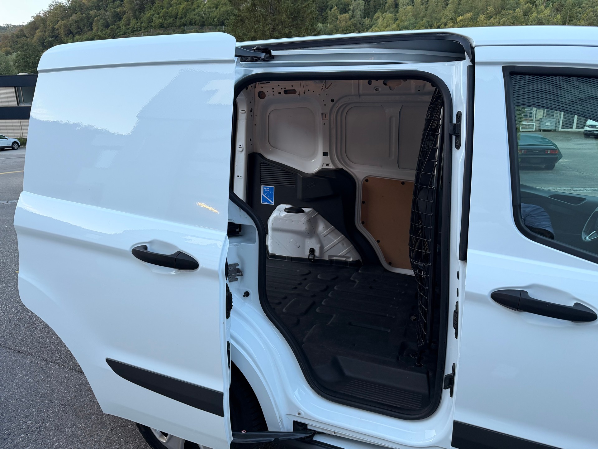 FORD Transit Courier Van 1.0 EcoBoost Basis-image-15
