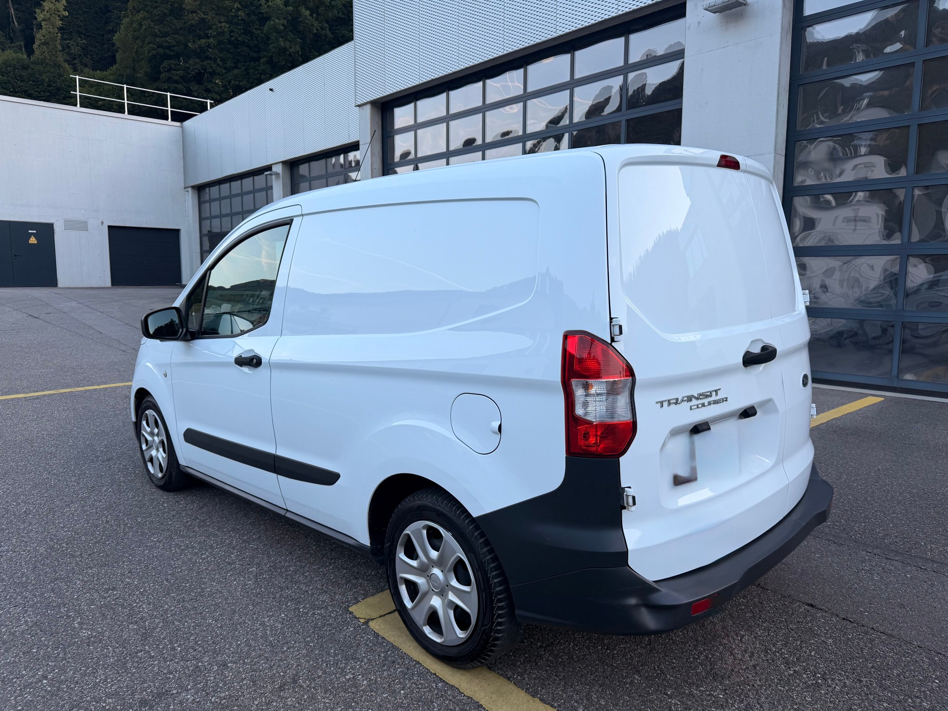 FORD Transit Courier Van 1.0 EcoBoost Basis-showroom-element-2