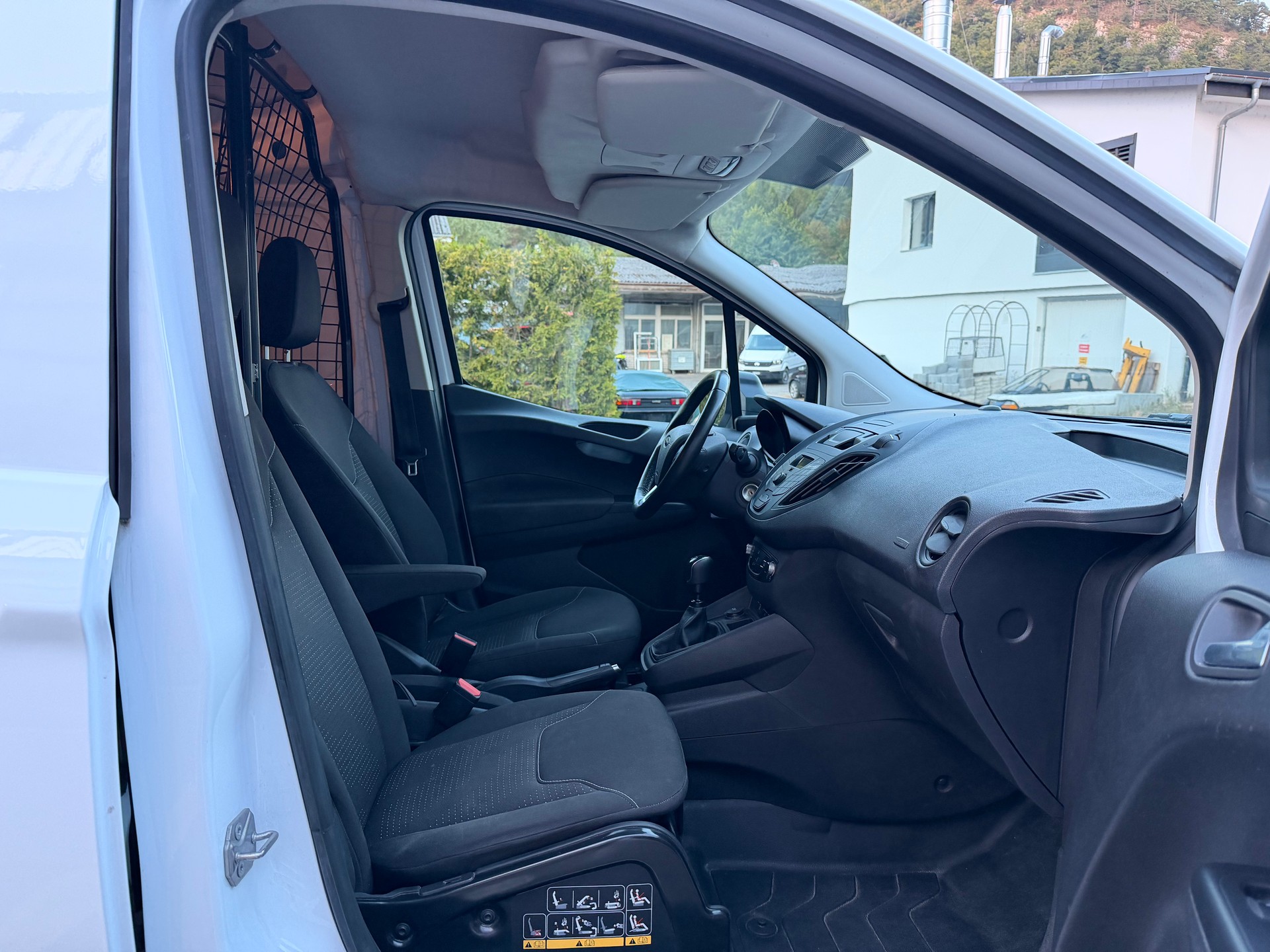 FORD Transit Courier Van 1.0 EcoBoost Basis-image-14