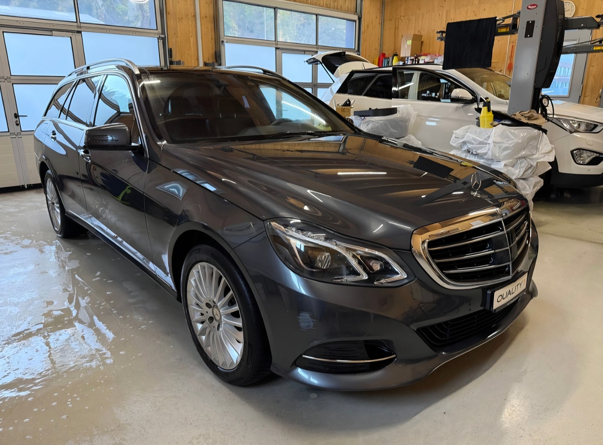 MERCEDES-BENZ E 300 BlueTEC Hybrid Elégance 7G-Tronic-showroom-element-2