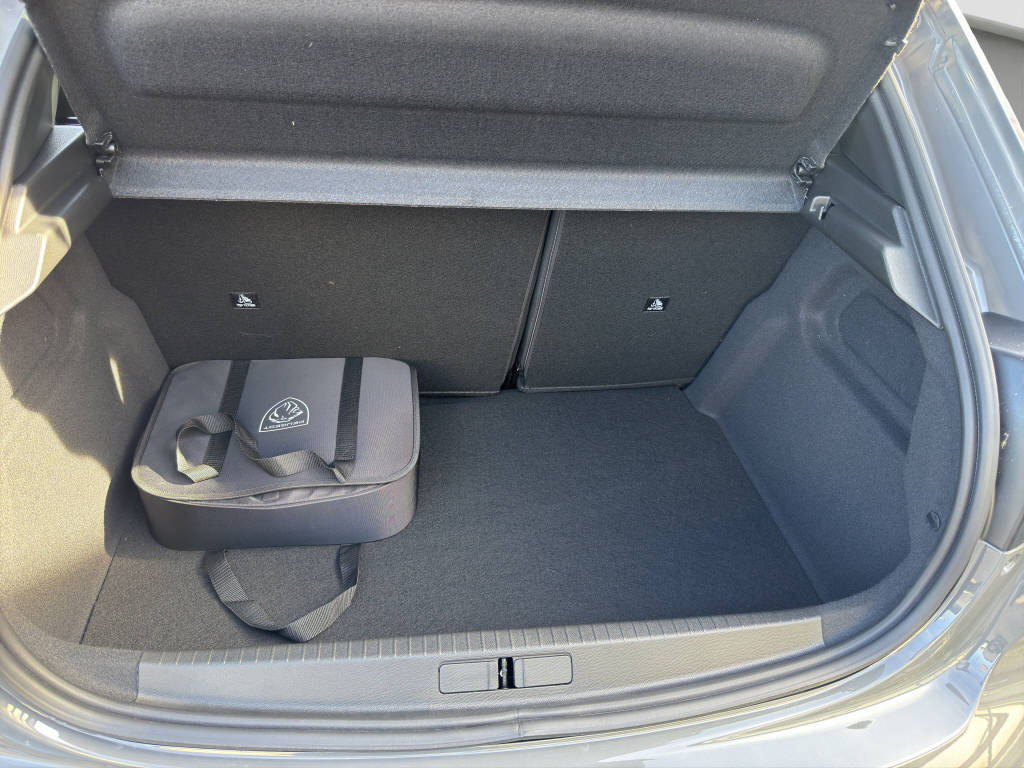 PEUGEOT 208 1.2 Hybrid 145 GT-image-10