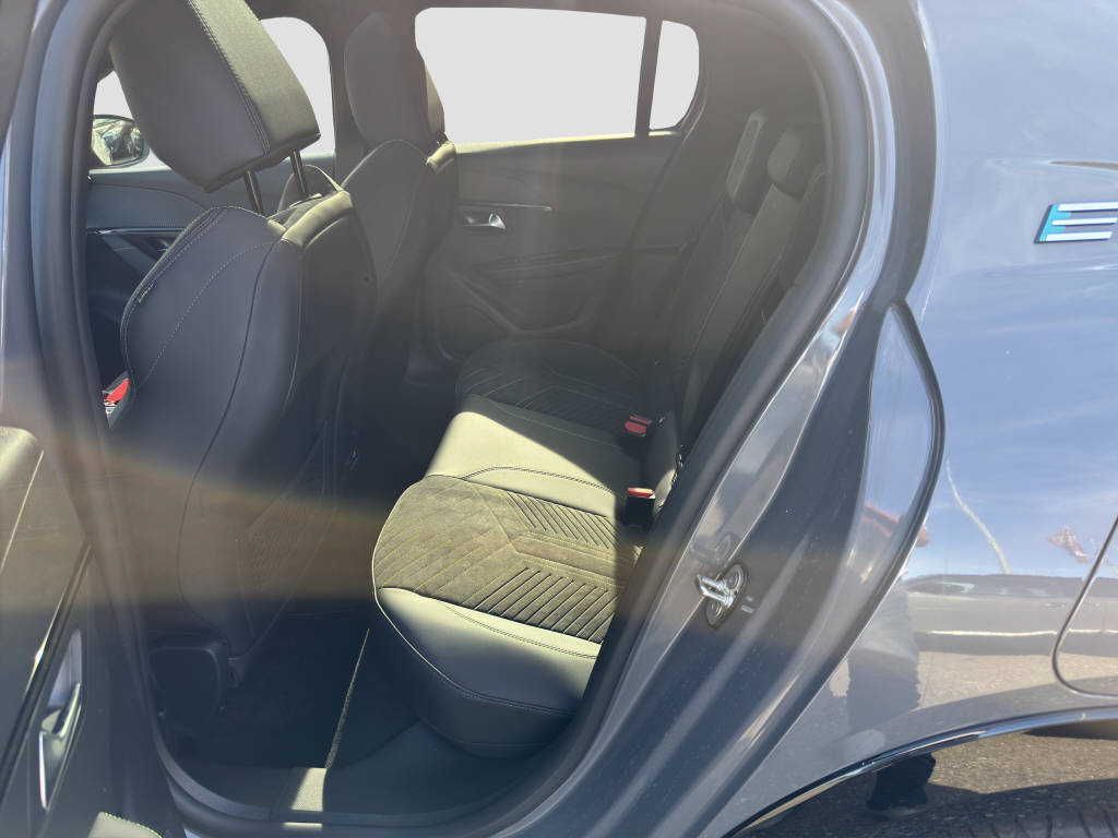 PEUGEOT 208 1.2 Hybrid 145 GT-image-9