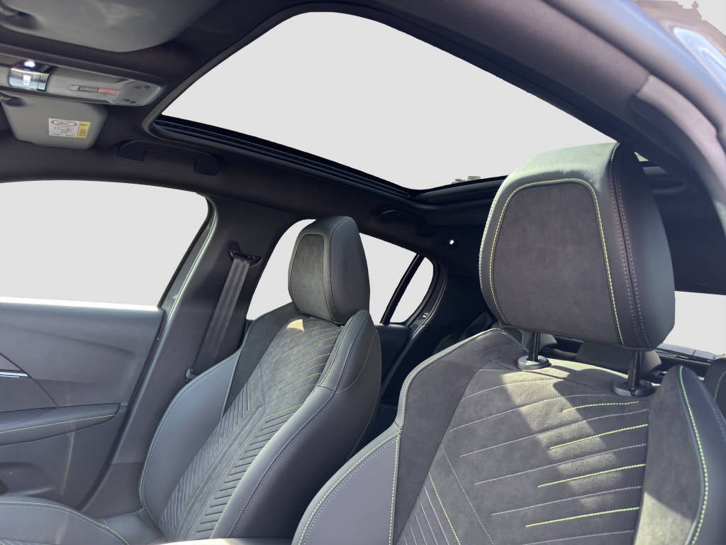 PEUGEOT 208 1.2 Hybrid 145 GT-image-12