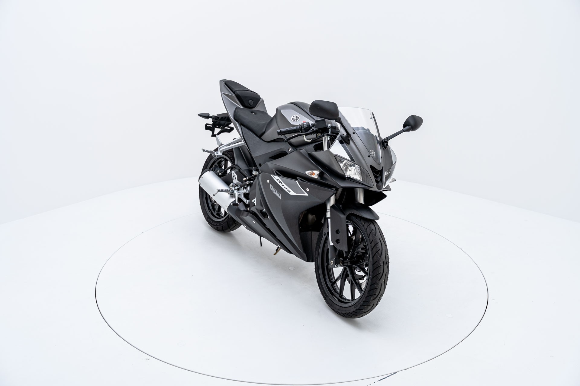 YAMAHA YZF-R 125 ABS-showroom-element-1