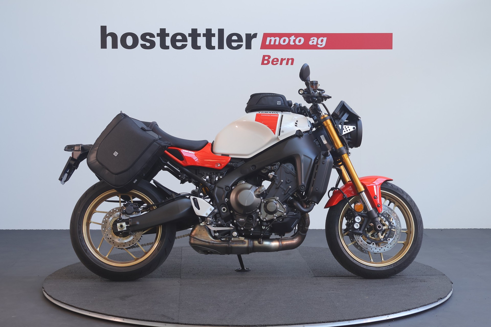 YAMAHA XSR 900-showroom-element-1
