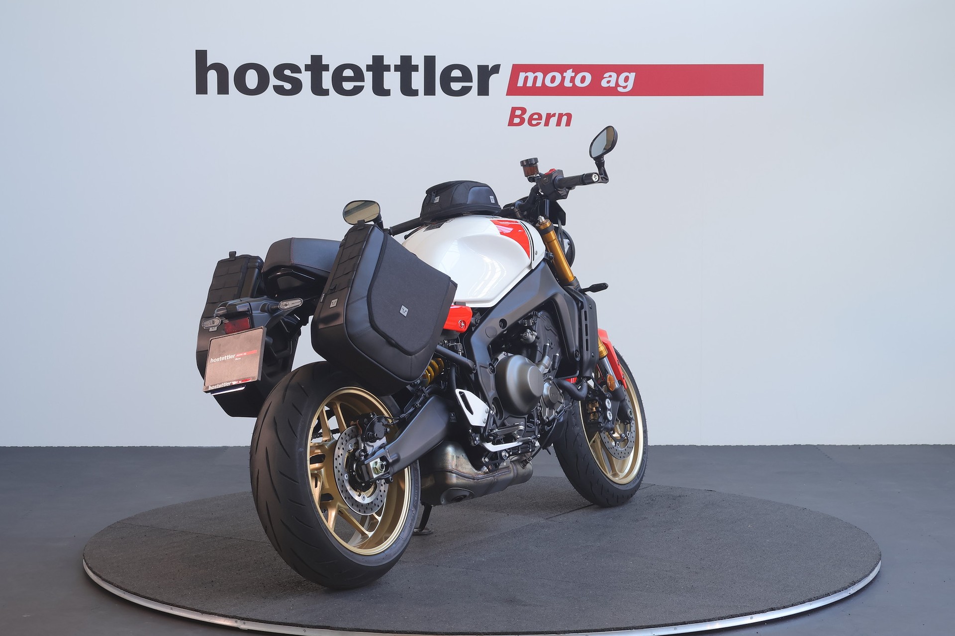 YAMAHA XSR 900-showroom-element-2