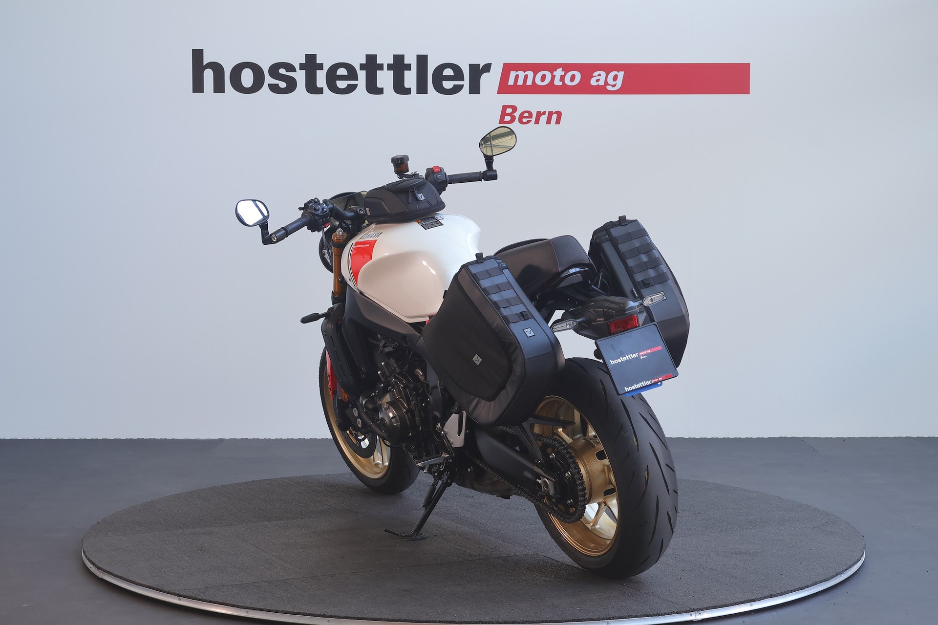 YAMAHA XSR 900-showroom-element-3