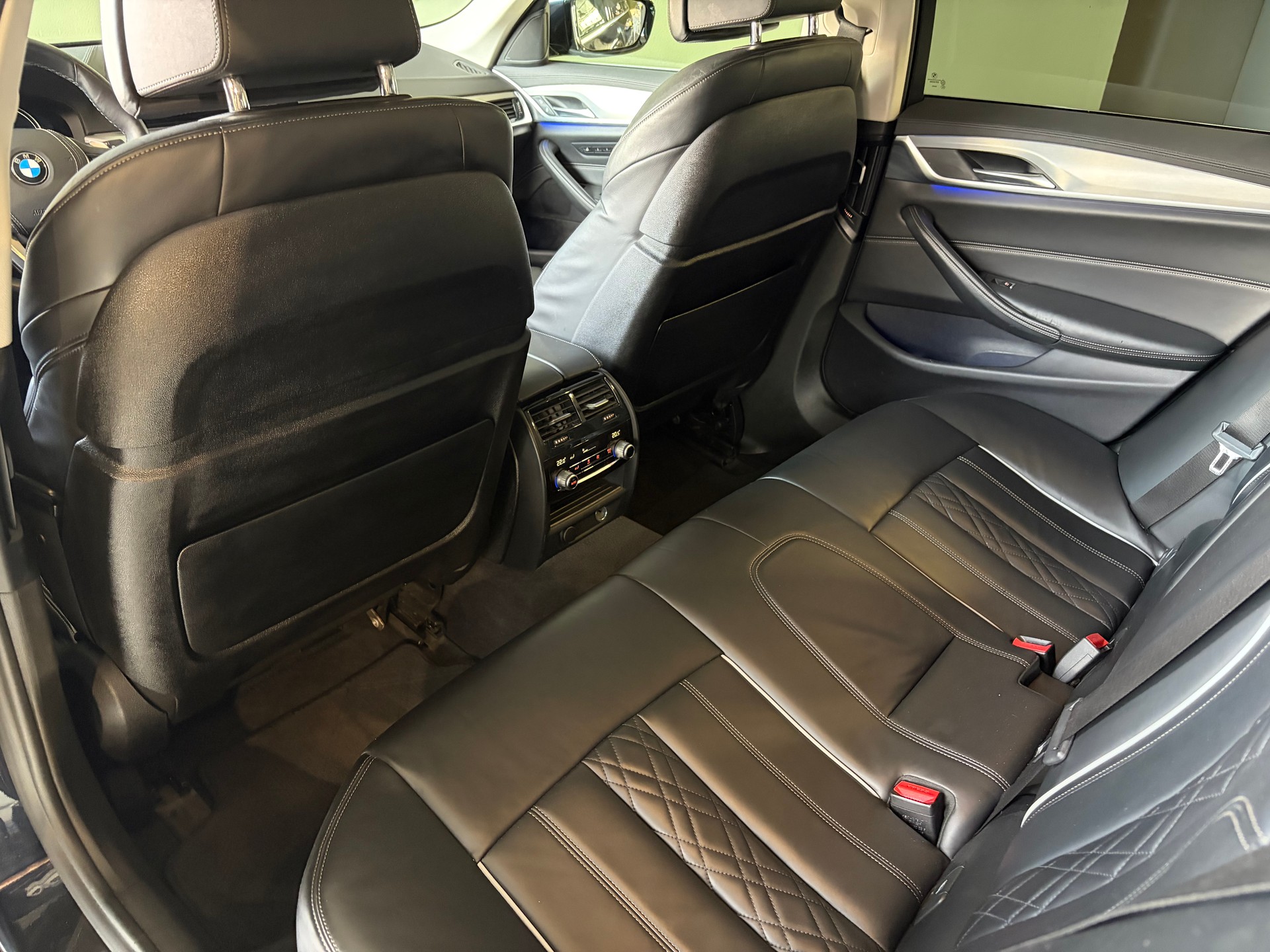 BMW 530d xDrive Touring Luxury Line Steptronic *CH-Fahrzeug*Ab MFK*-image-11