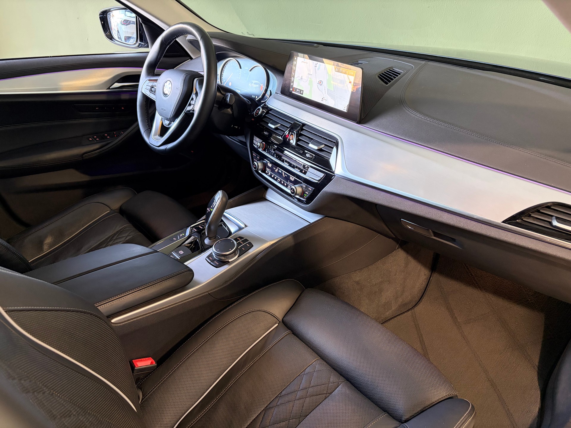 BMW 530d xDrive Touring Luxury Line Steptronic *CH-Fahrzeug*Ab MFK*-image-18
