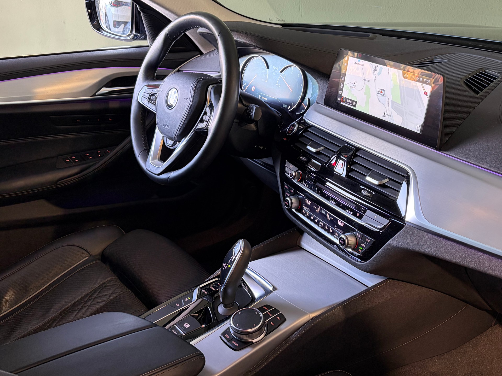 BMW 530d xDrive Touring Luxury Line Steptronic *CH-Fahrzeug*Ab MFK*-image-15