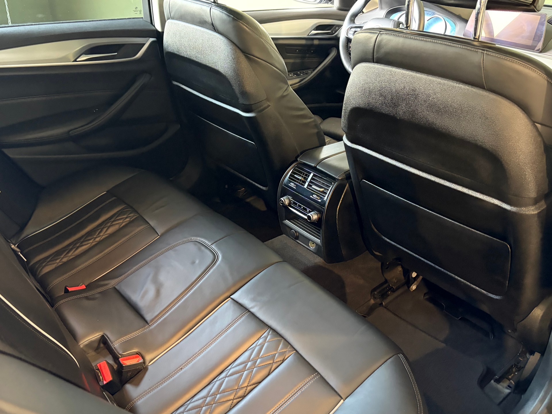 BMW 530d xDrive Touring Luxury Line Steptronic *CH-Fahrzeug*Ab MFK*-image-13