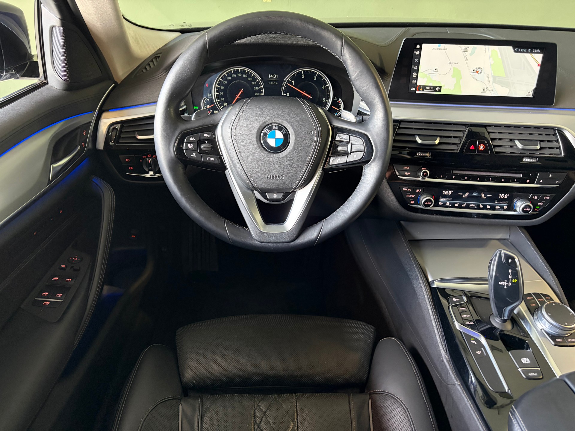 BMW 530d xDrive Touring Luxury Line Steptronic *CH-Fahrzeug*Ab MFK*-image-8