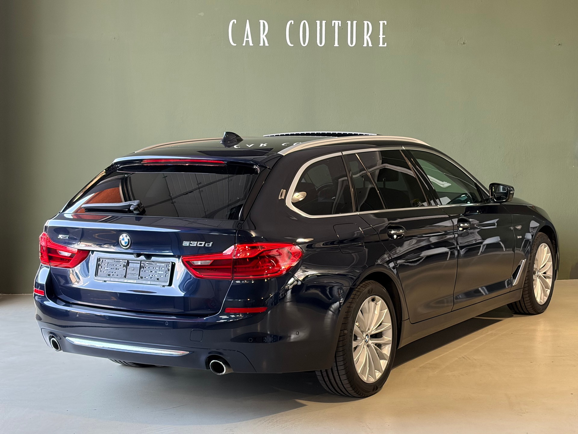 BMW 530d xDrive Touring Luxury Line Steptronic *CH-Fahrzeug*Ab MFK*-image-4