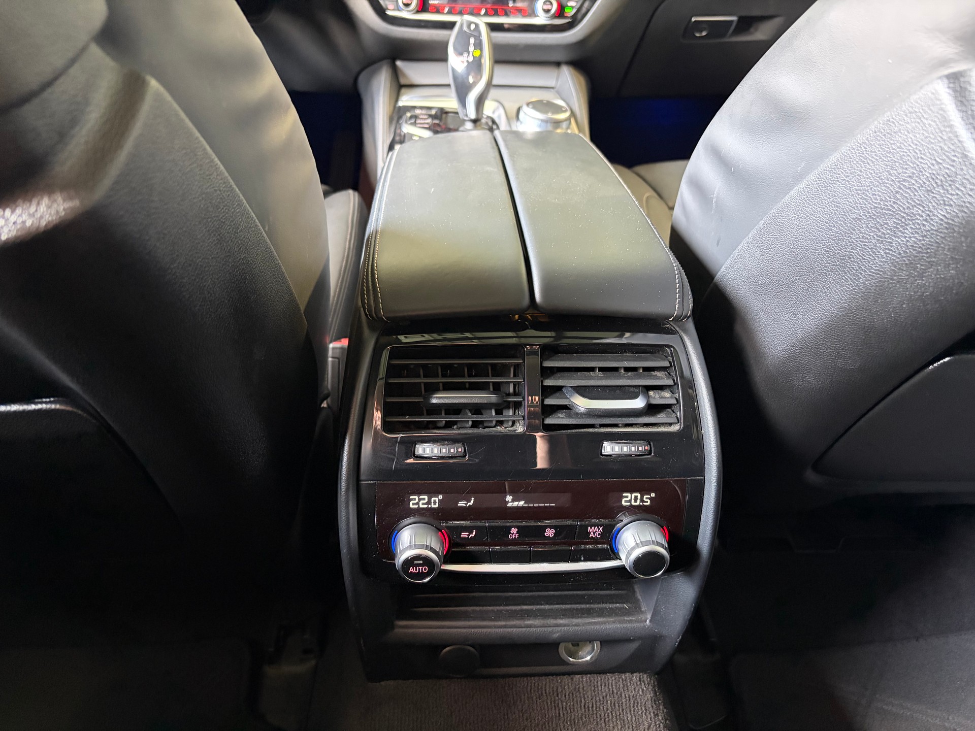 BMW 530d xDrive Touring Luxury Line Steptronic *CH-Fahrzeug*Ab MFK*-image-23