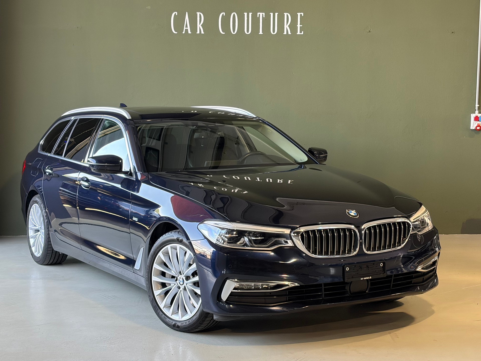 BMW 530d xDrive Touring Luxury Line Steptronic *CH-Fahrzeug*Ab MFK*-image-2