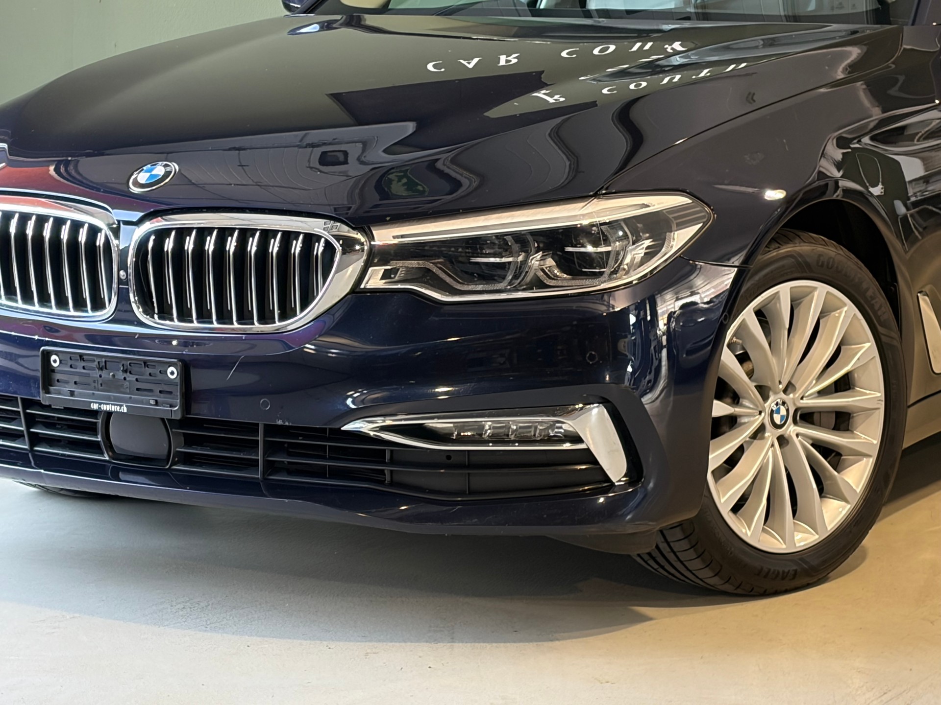 BMW 530d xDrive Touring Luxury Line Steptronic *CH-Fahrzeug*Ab MFK*-image-24