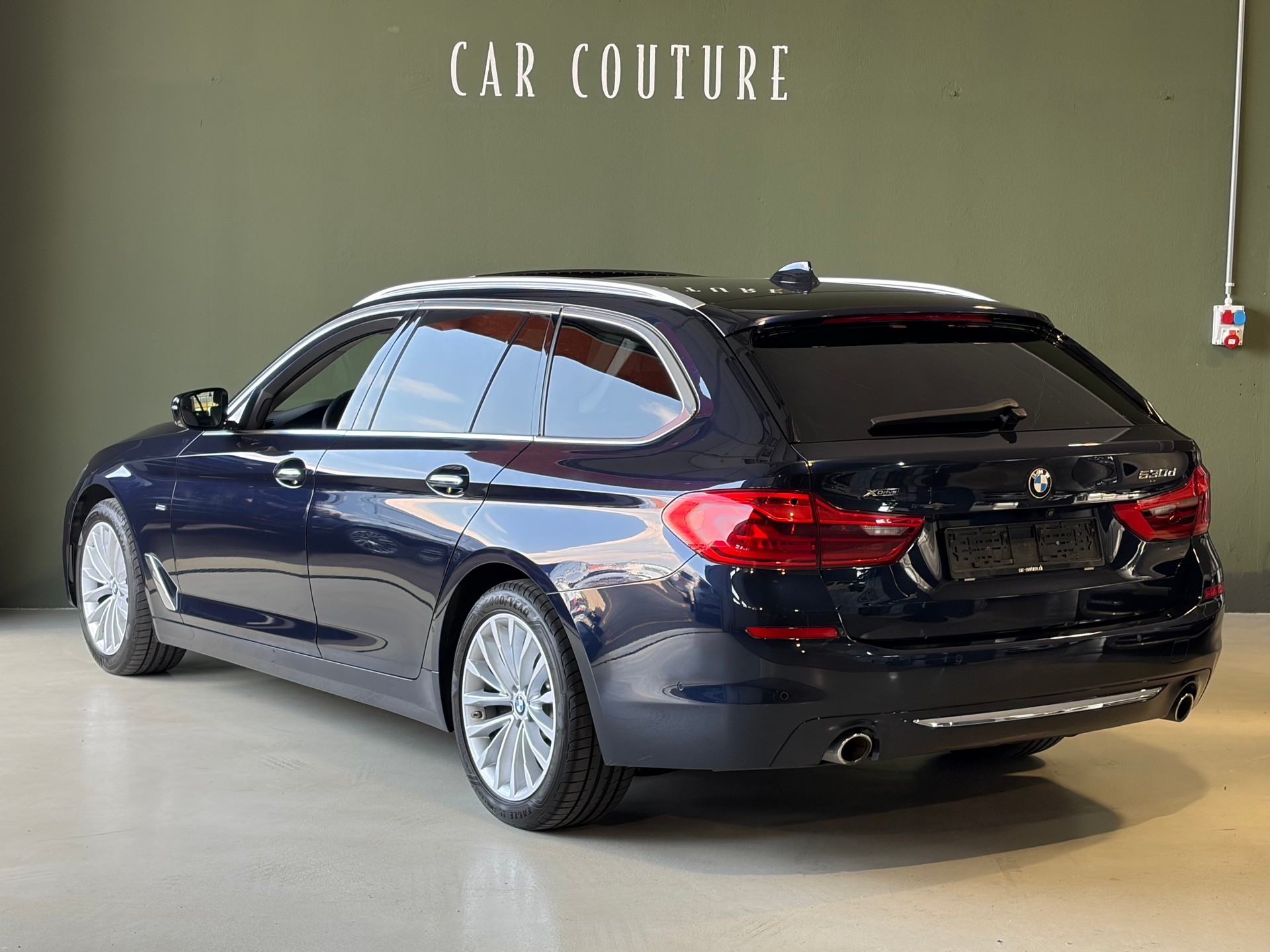 BMW 530d xDrive Touring Luxury Line Steptronic *CH-Fahrzeug*Ab MFK*-image-3