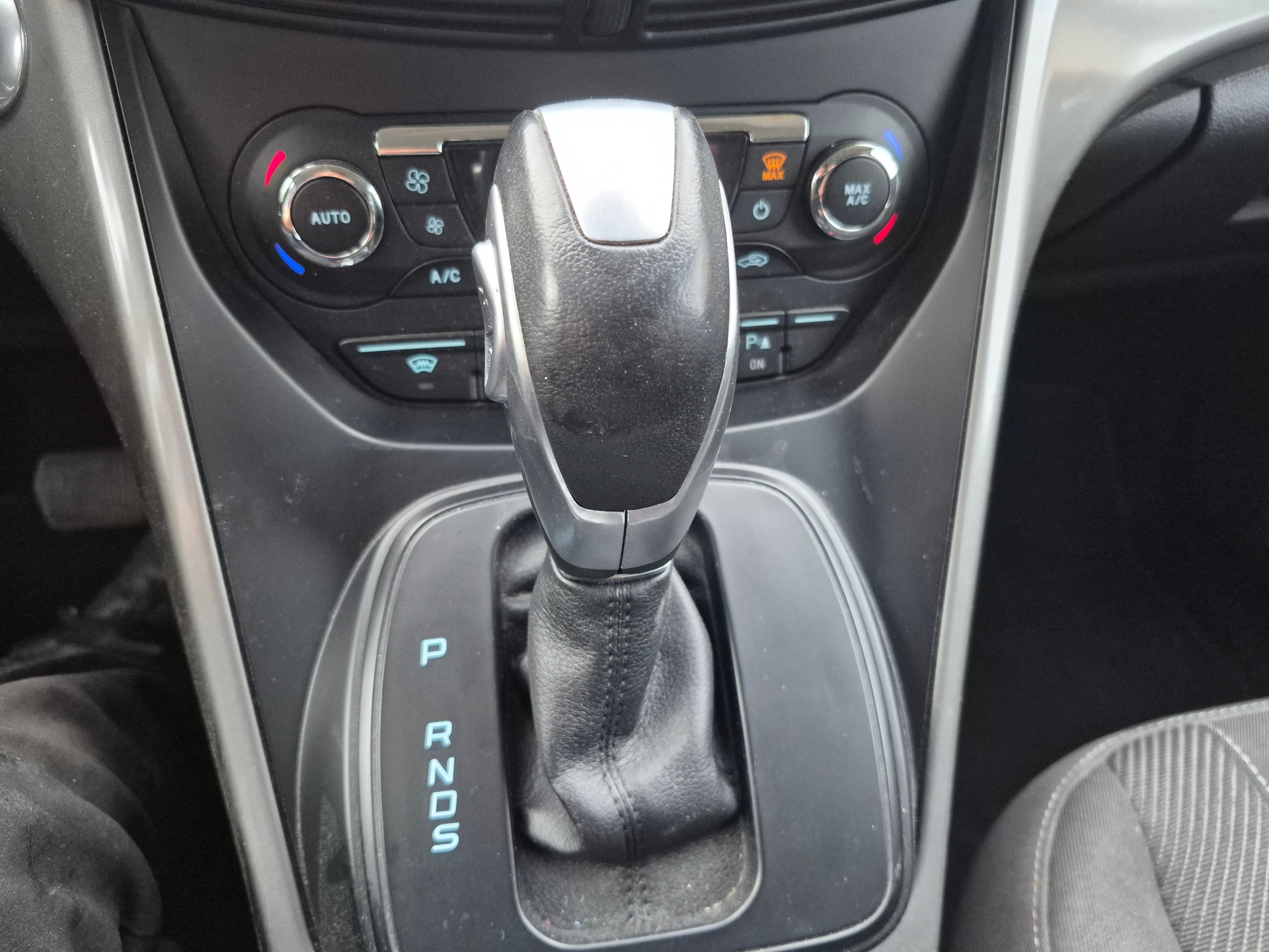 FORD Kuga 2.0 TDCi Titanium S 4WD PowerShift-image-12