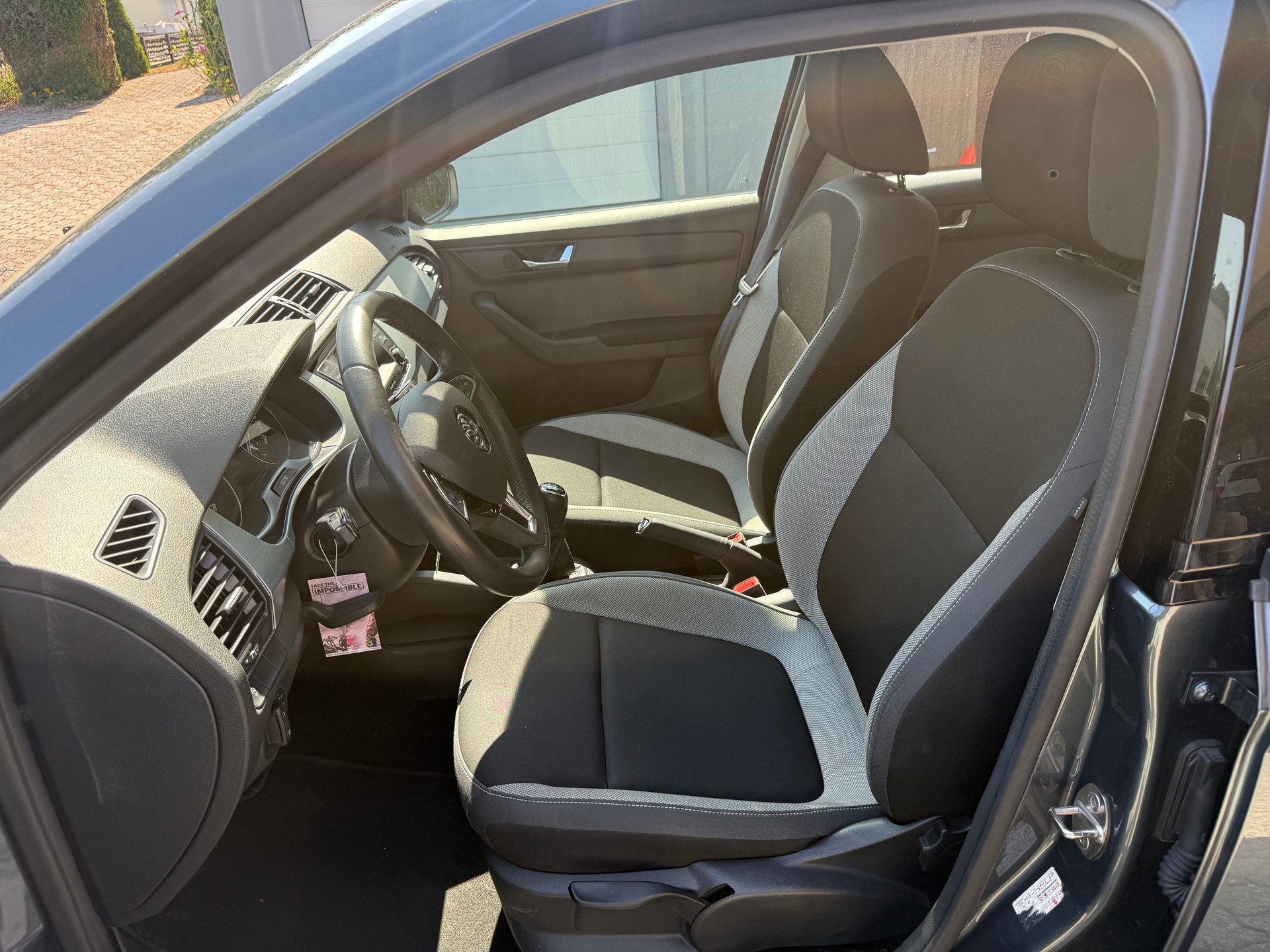 SKODA Fabia 1.0 TSI Ambition-image-4
