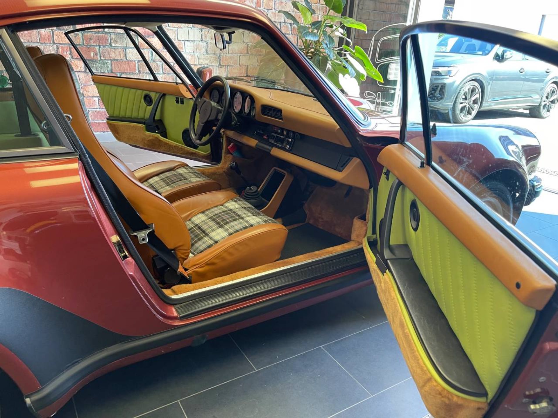 PORSCHE 911 Turbo 3.0 Coupé-image-11