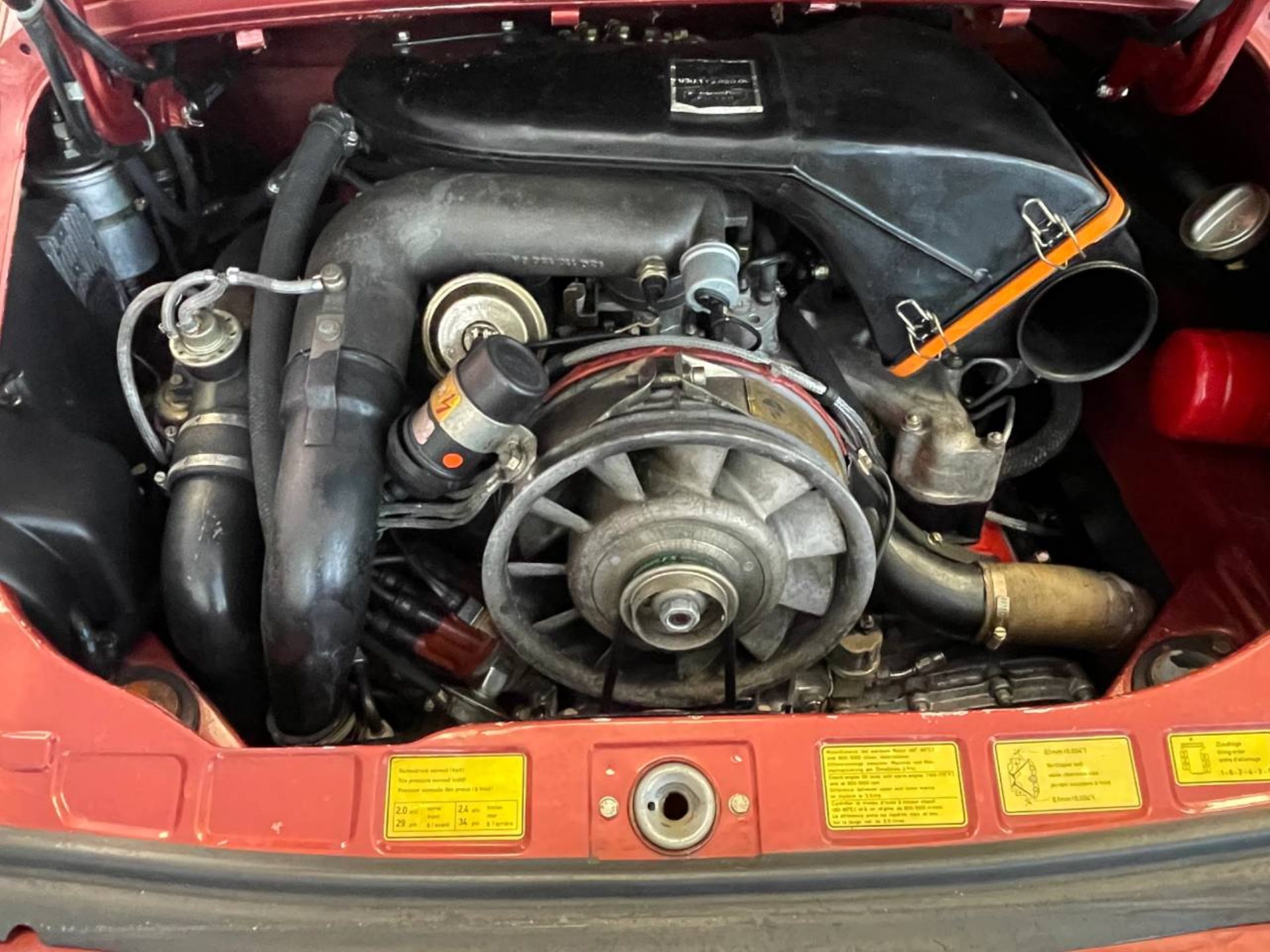 PORSCHE 911 Turbo 3.0 Coupé-image-10
