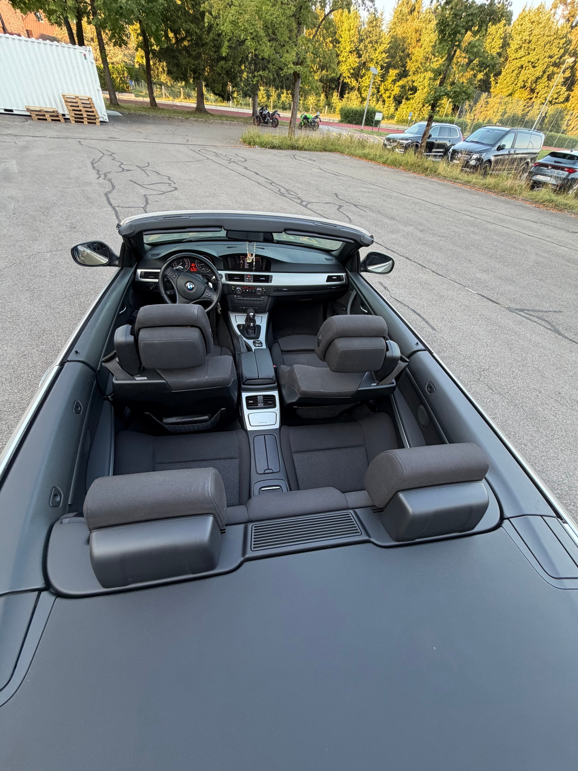 BMW 325i-image-3