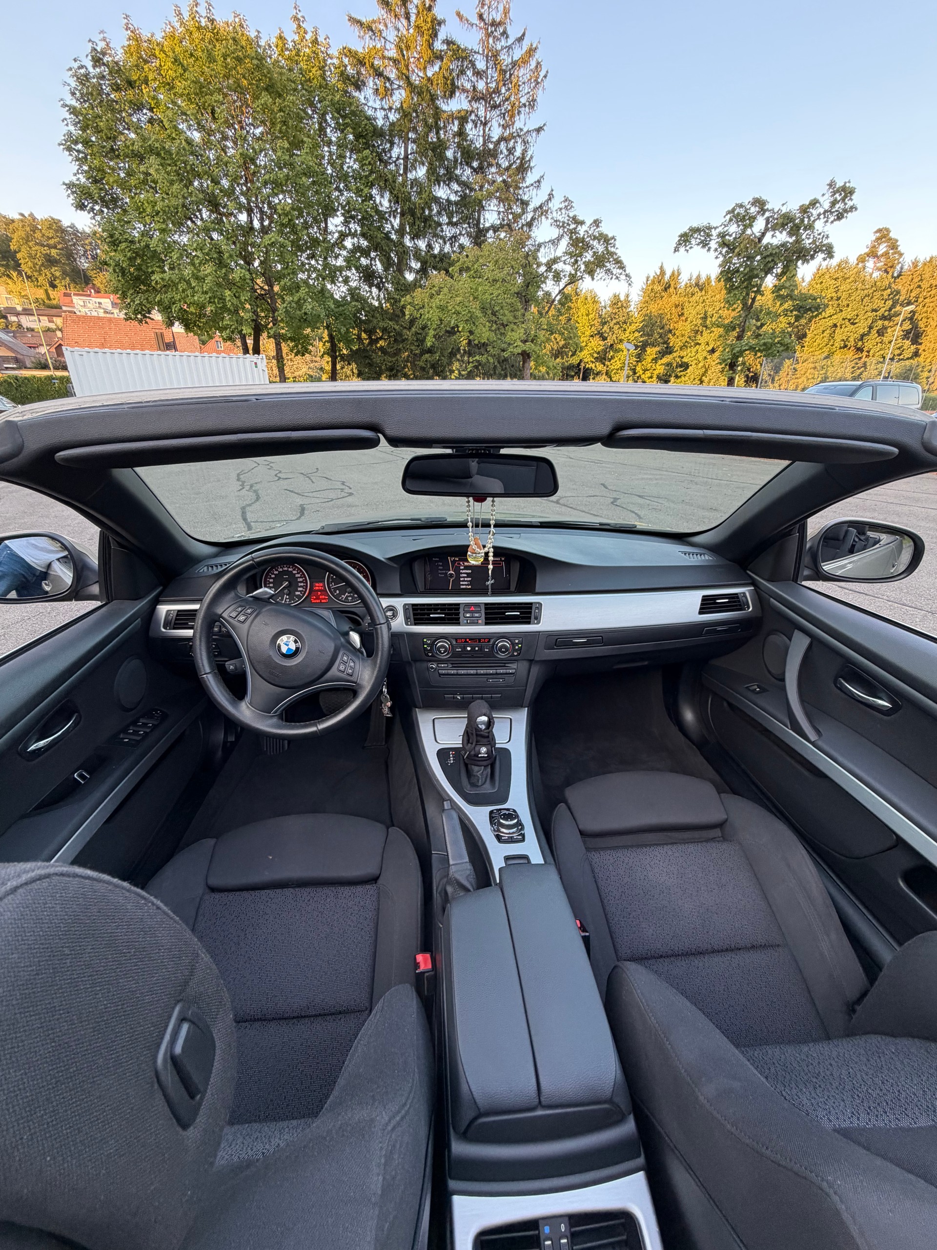 BMW 325i-image-2