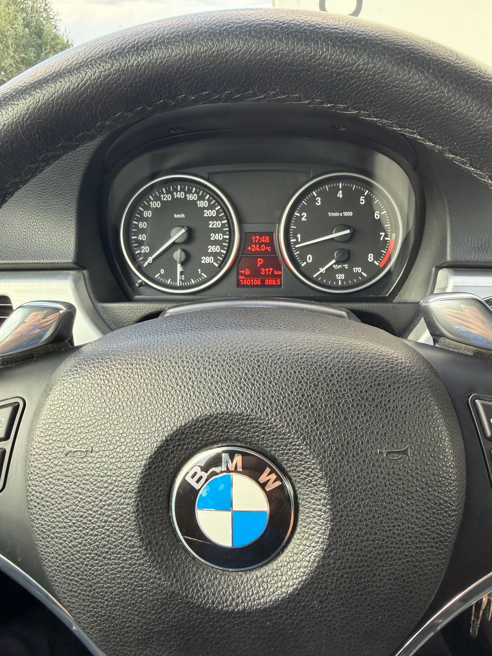 BMW 325i-image-5