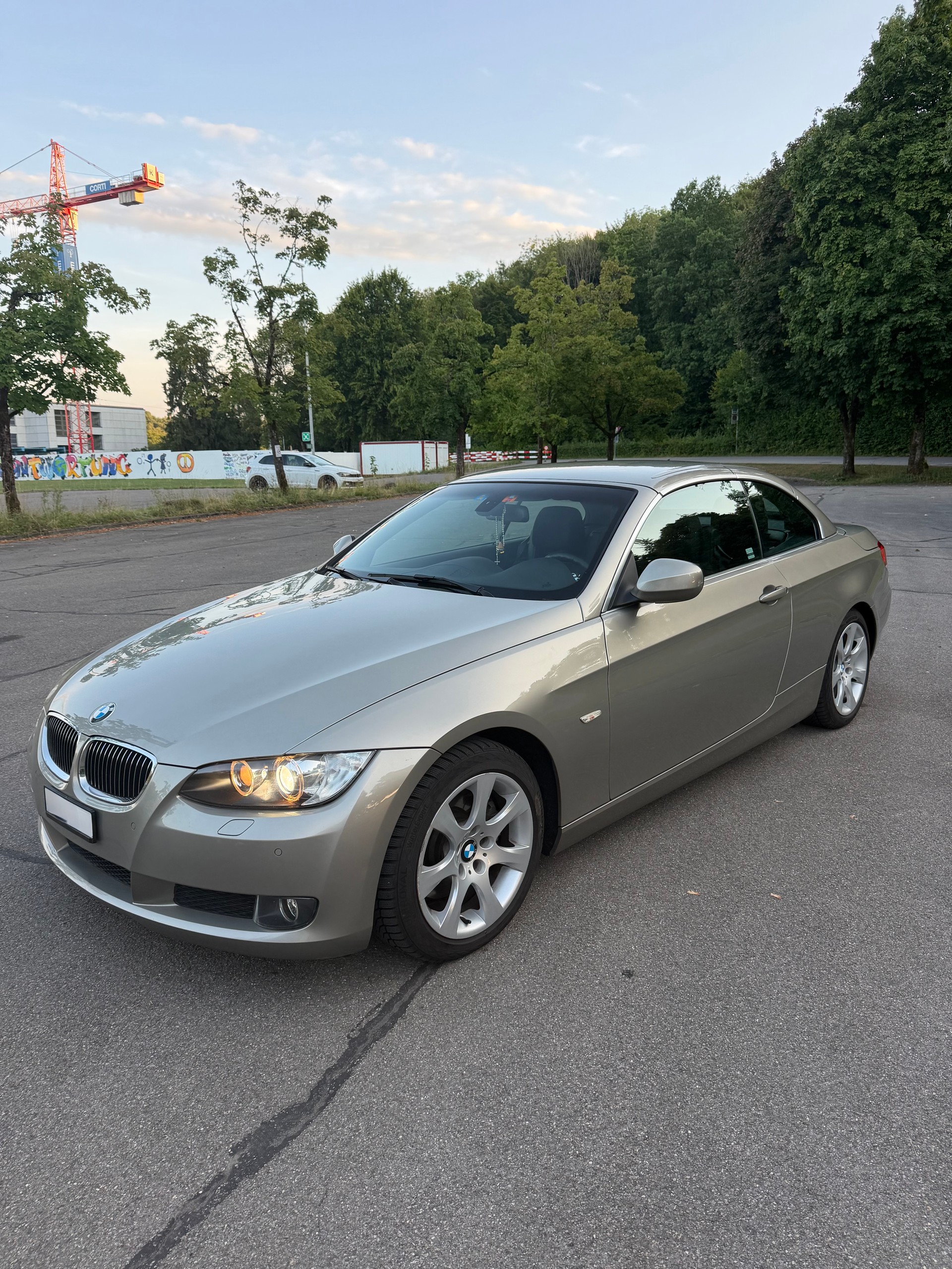 BMW 325i-image-4