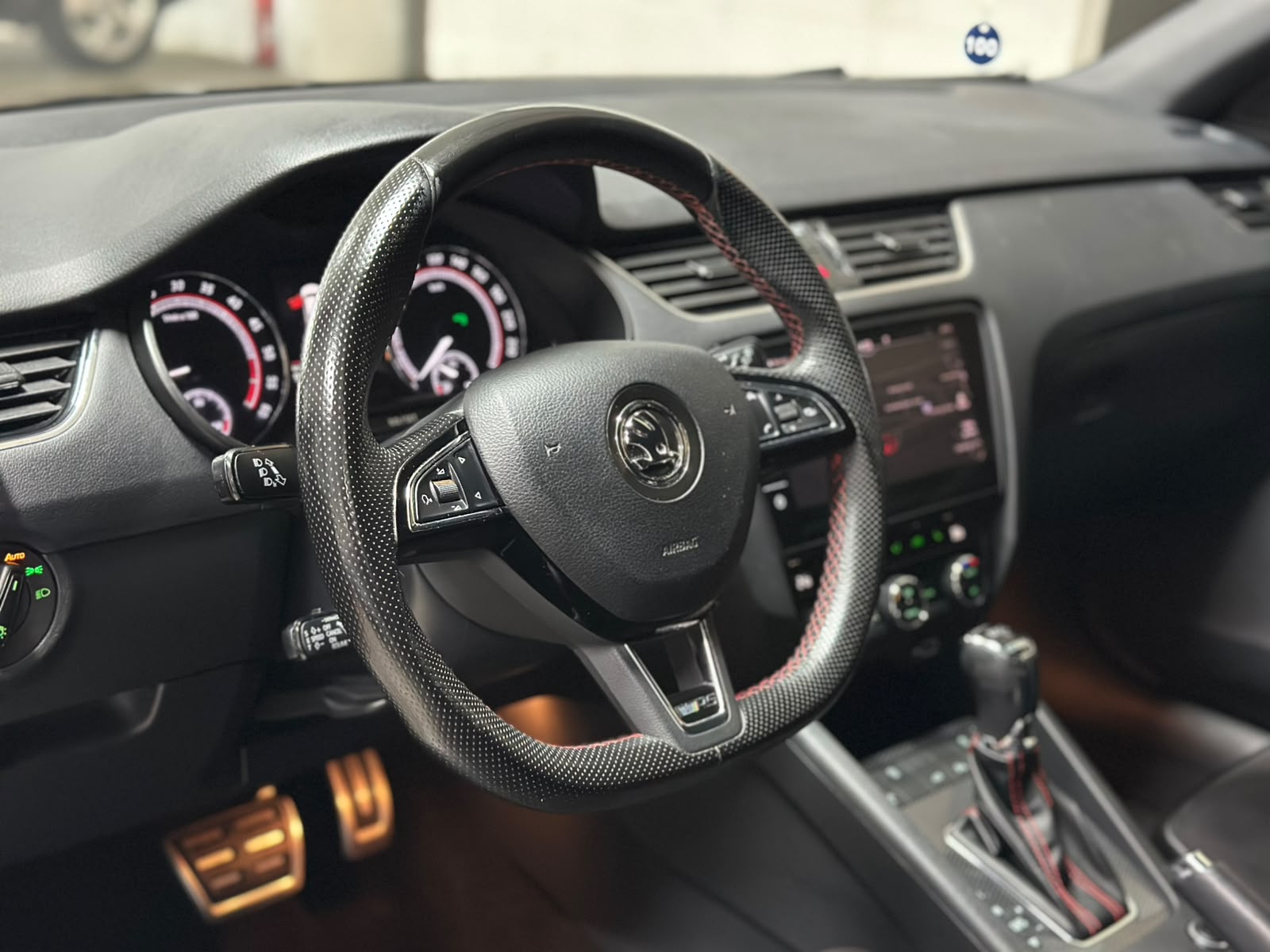 SKODA Octavia Combi 2.0 TDI RS 4x4 DSG-image-8