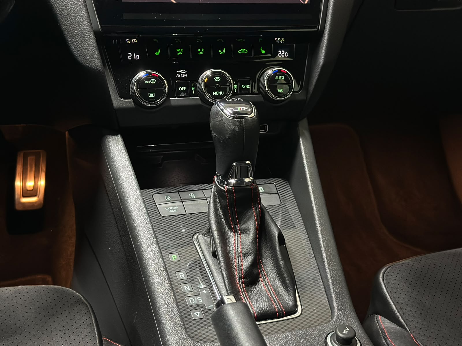SKODA Octavia Combi 2.0 TDI RS 4x4 DSG-image-14