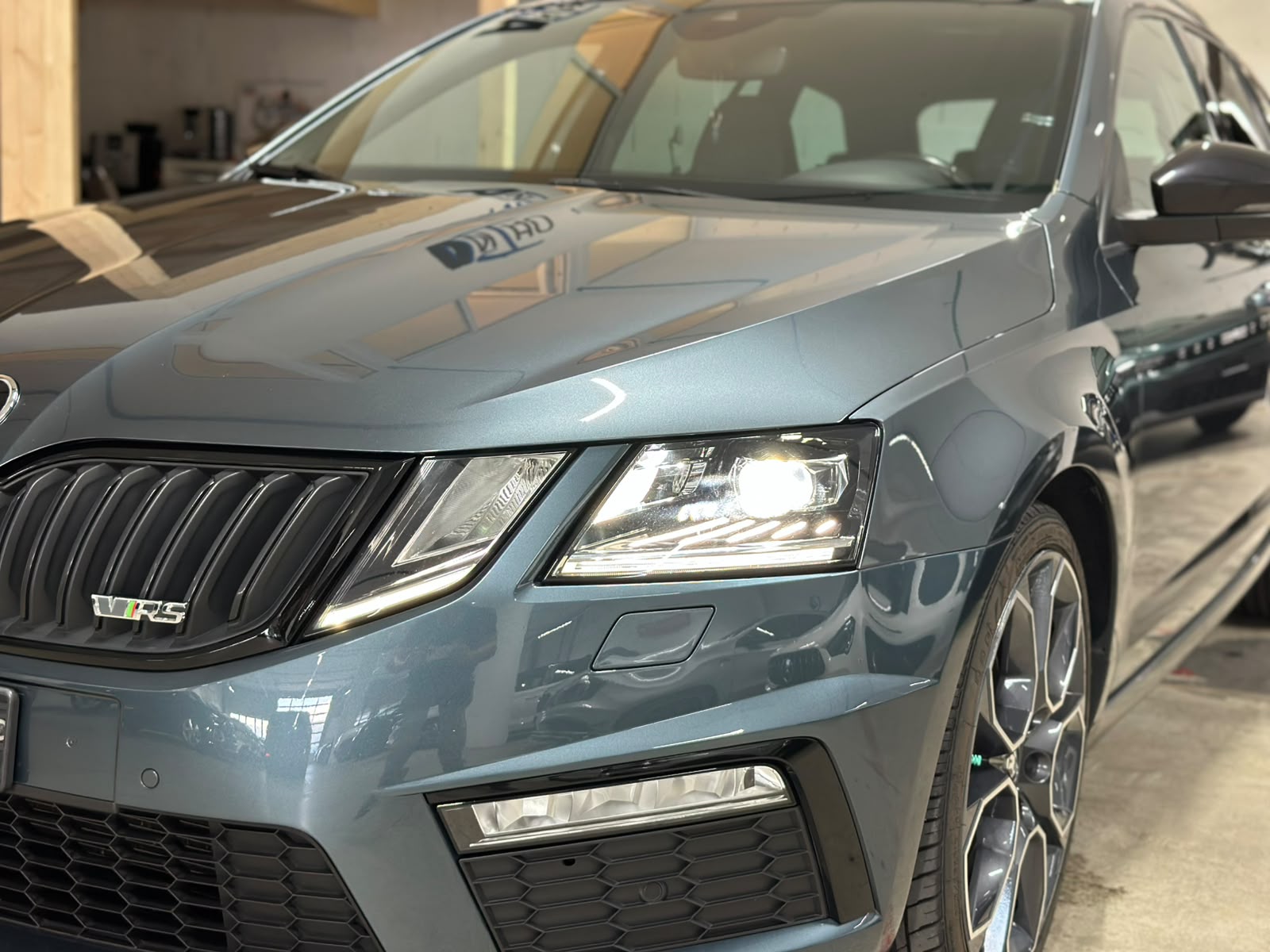 SKODA Octavia Combi 2.0 TDI RS 4x4 DSG-image-2