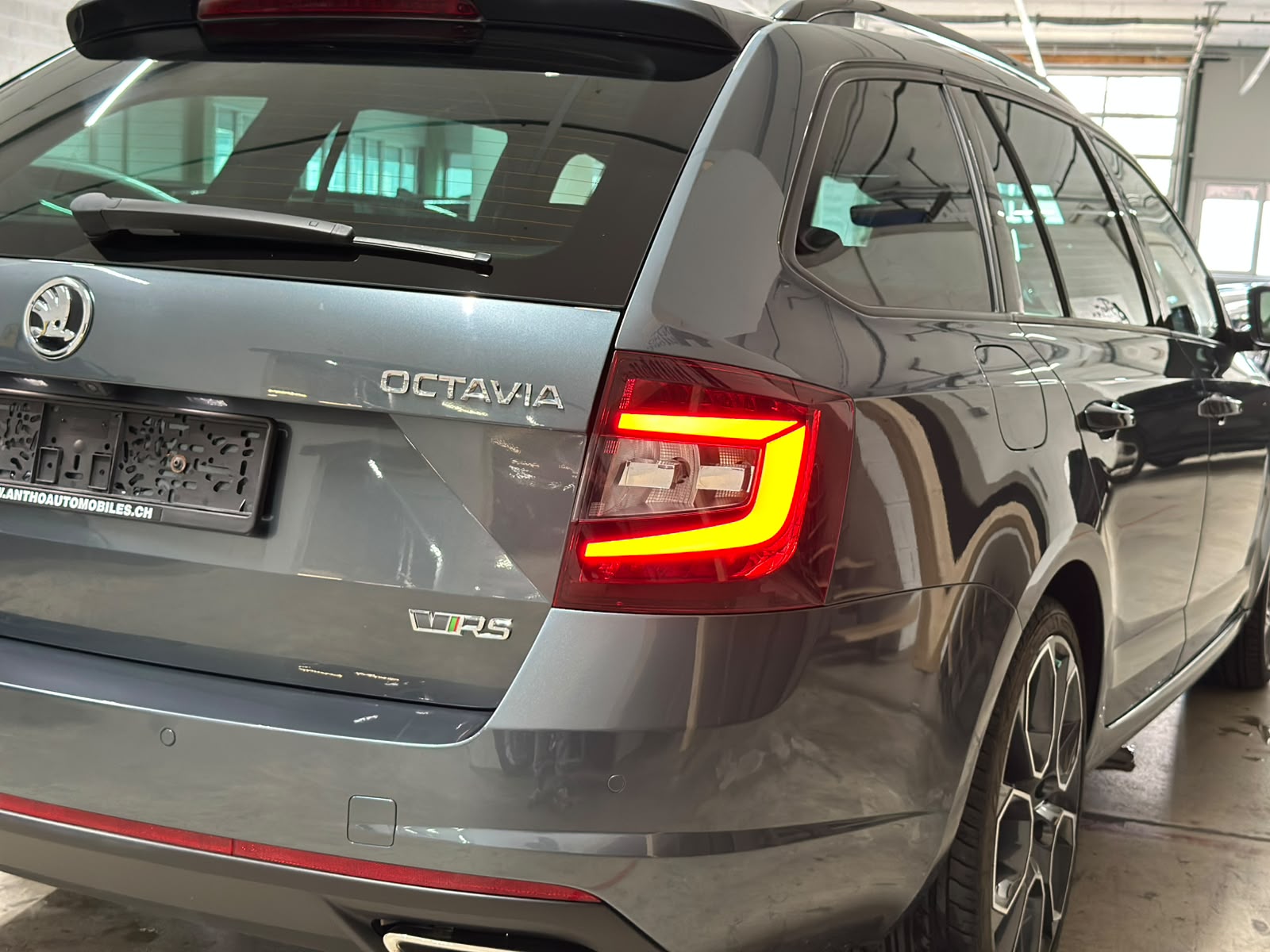SKODA Octavia Combi 2.0 TDI RS 4x4 DSG-image-6
