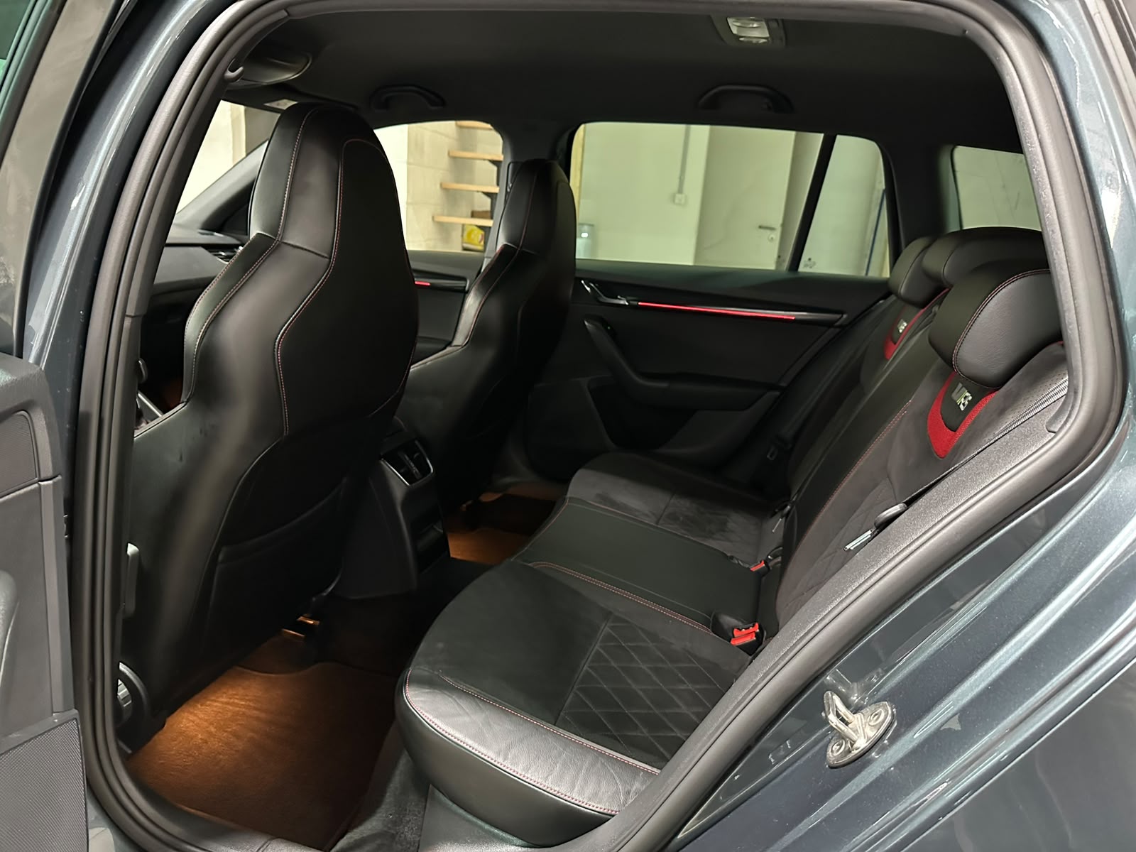 SKODA Octavia Combi 2.0 TDI RS 4x4 DSG-image-15