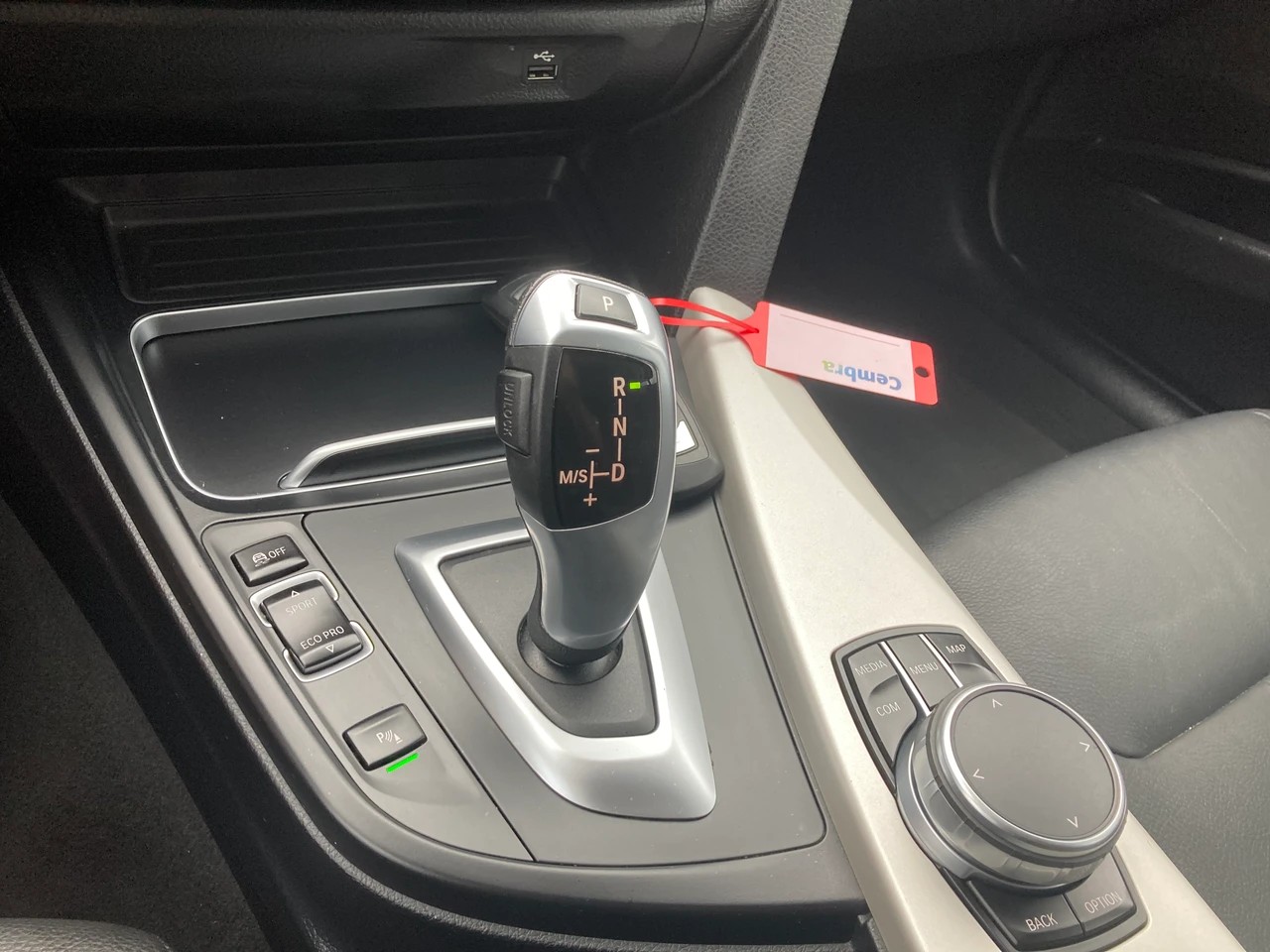 BMW 320d xDrive Touring Steptronic-image-11