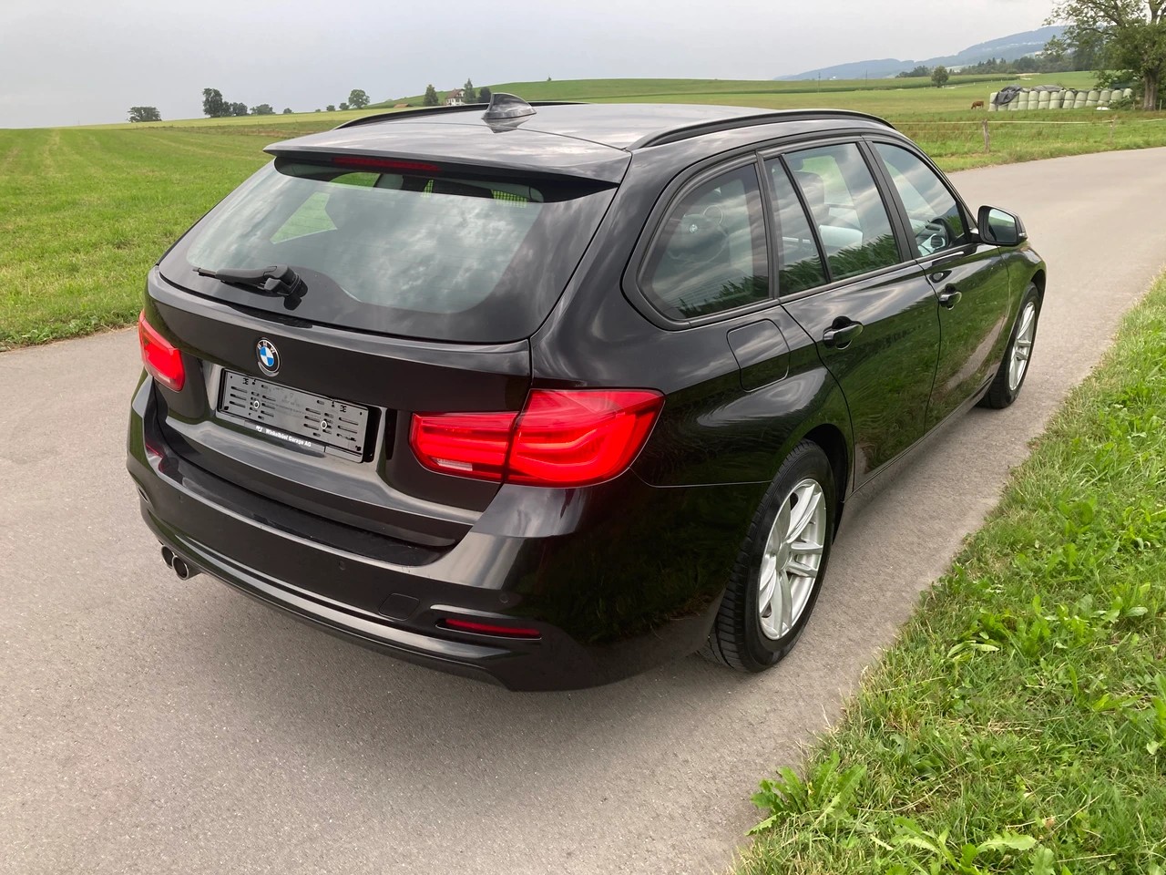 BMW 320d xDrive Touring Steptronic-image-2