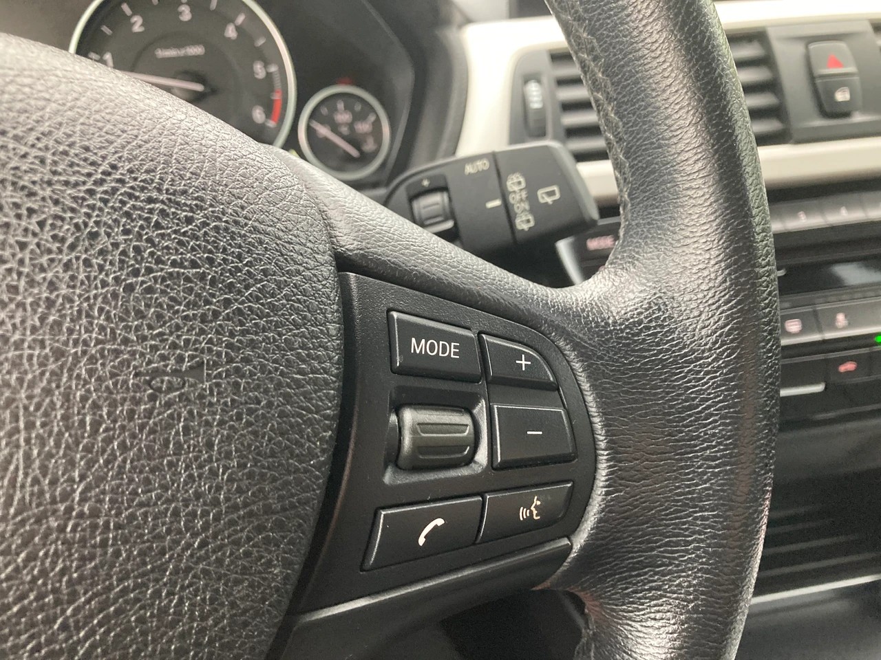 BMW 320d xDrive Touring Steptronic-image-12
