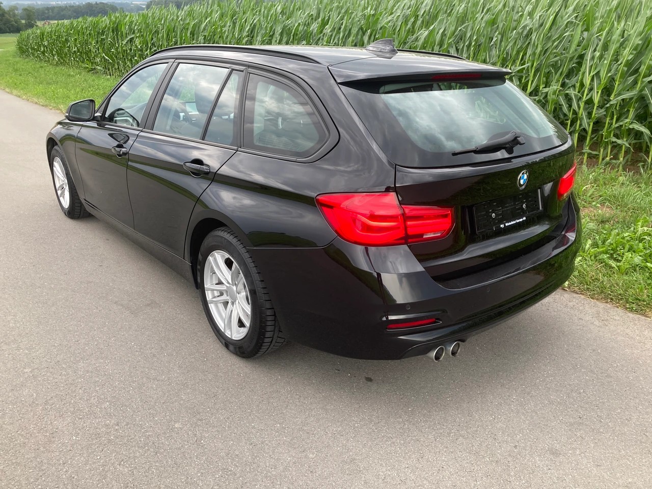 BMW 320d xDrive Touring Steptronic-image-3