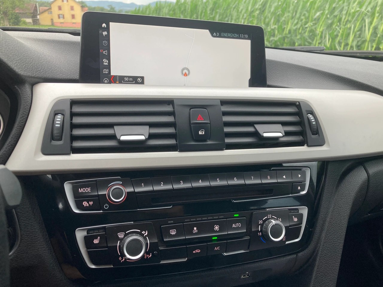 BMW 320d xDrive Touring Steptronic-image-9