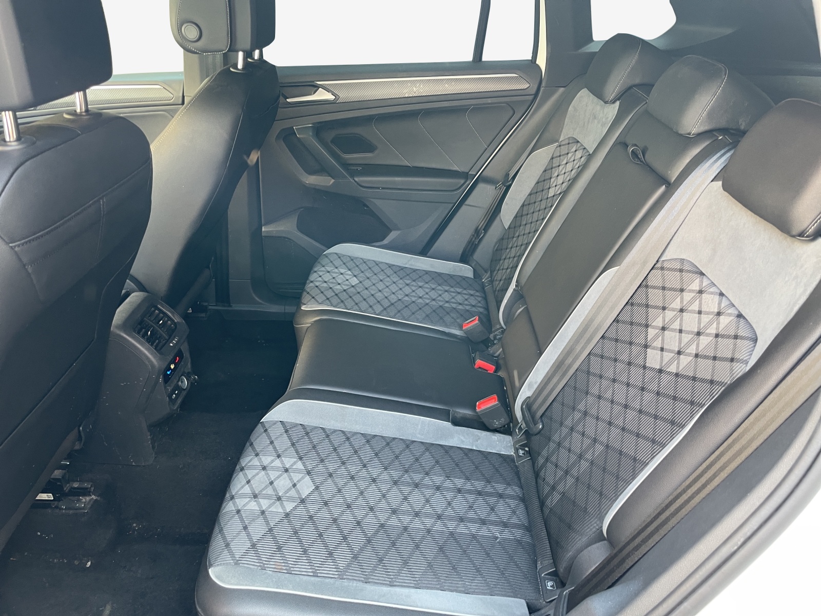 VW Tiguan 2.0TSI R-Line 4Motion DSG-image-11