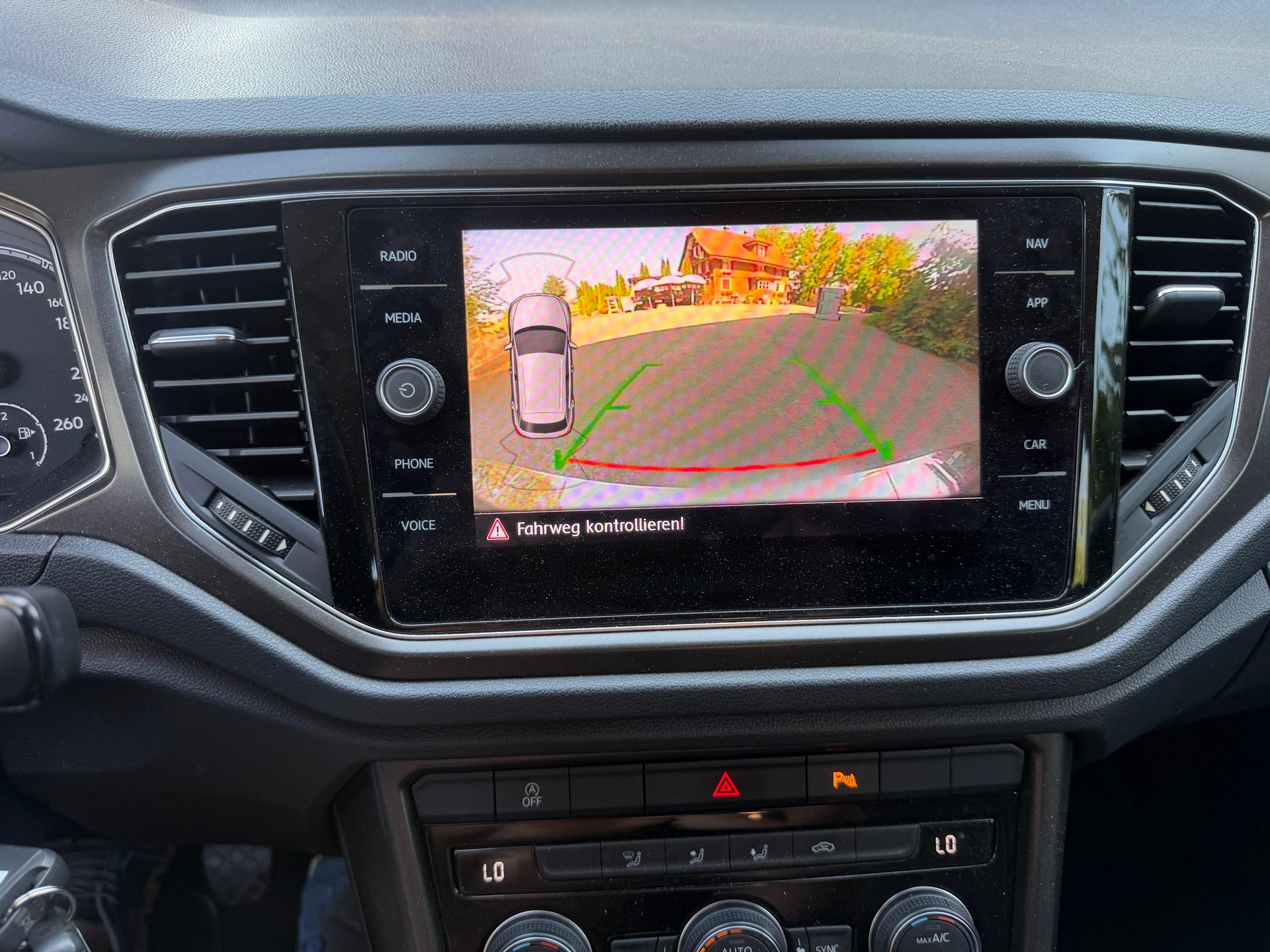 VW T-Roc 2.0 TDI SCR Sport 4Motion-image-8