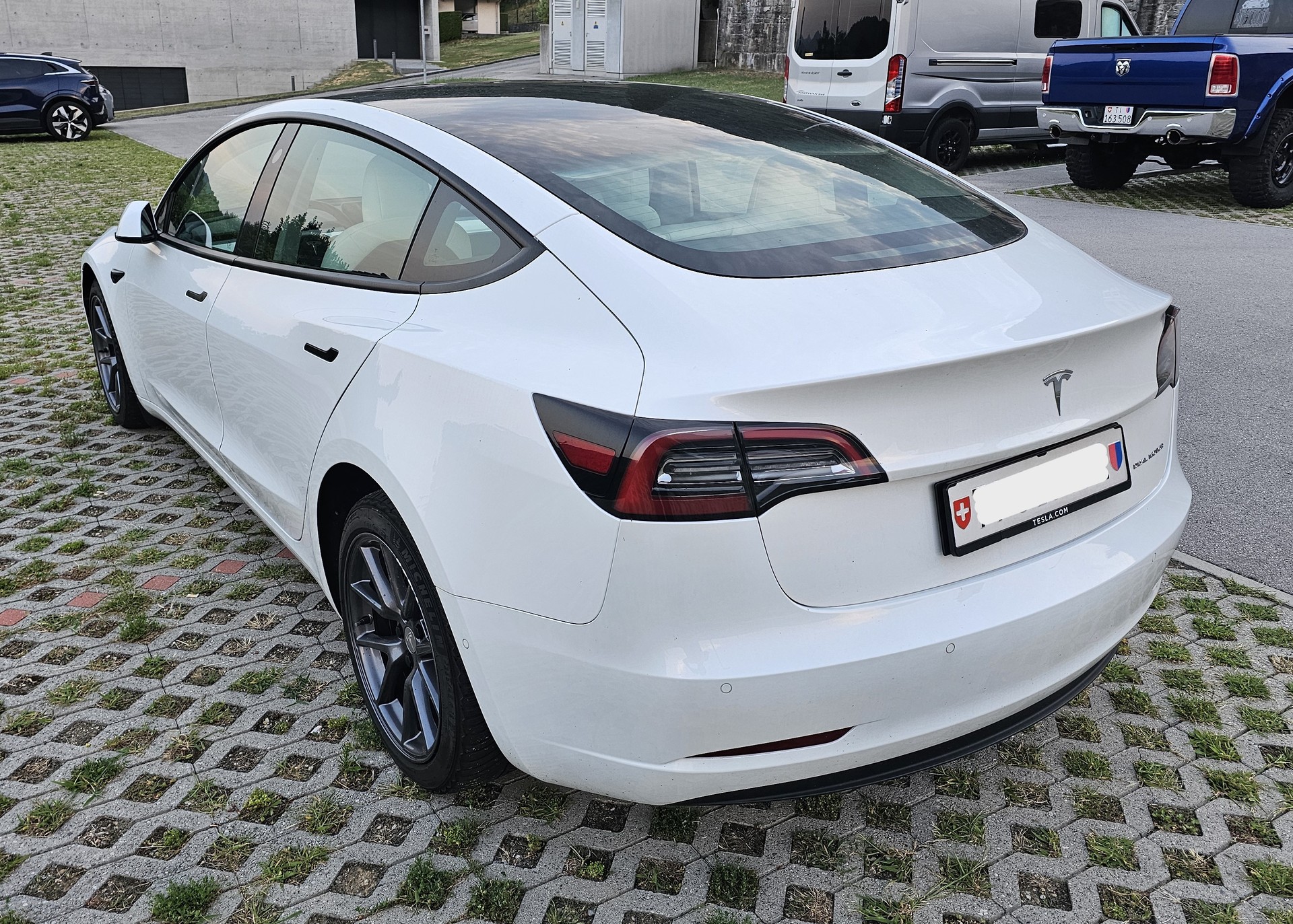 TESLA Long Range Dual Motor-image-3